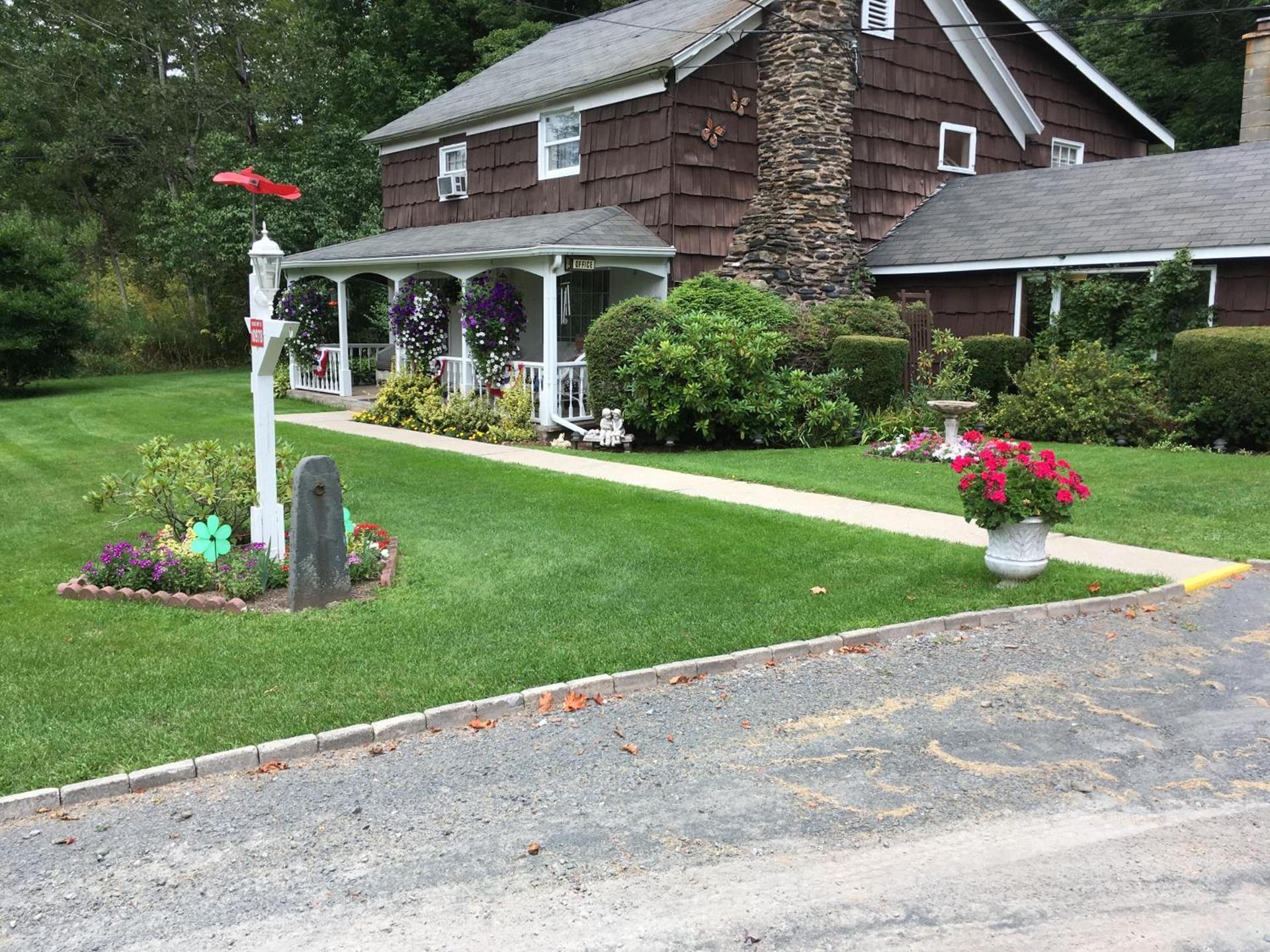 Cave Mountain Motel photo 10