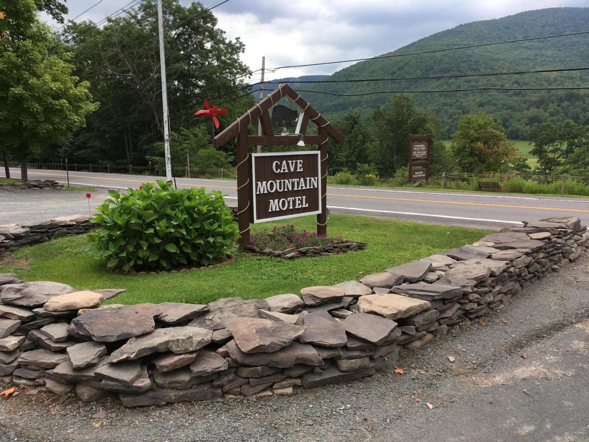 Cave Mountain Motel photo 11