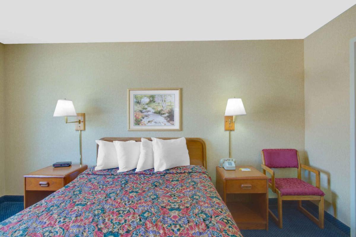 Days Inn by Wyndham Auburn/Finger Lakes Region photo 22