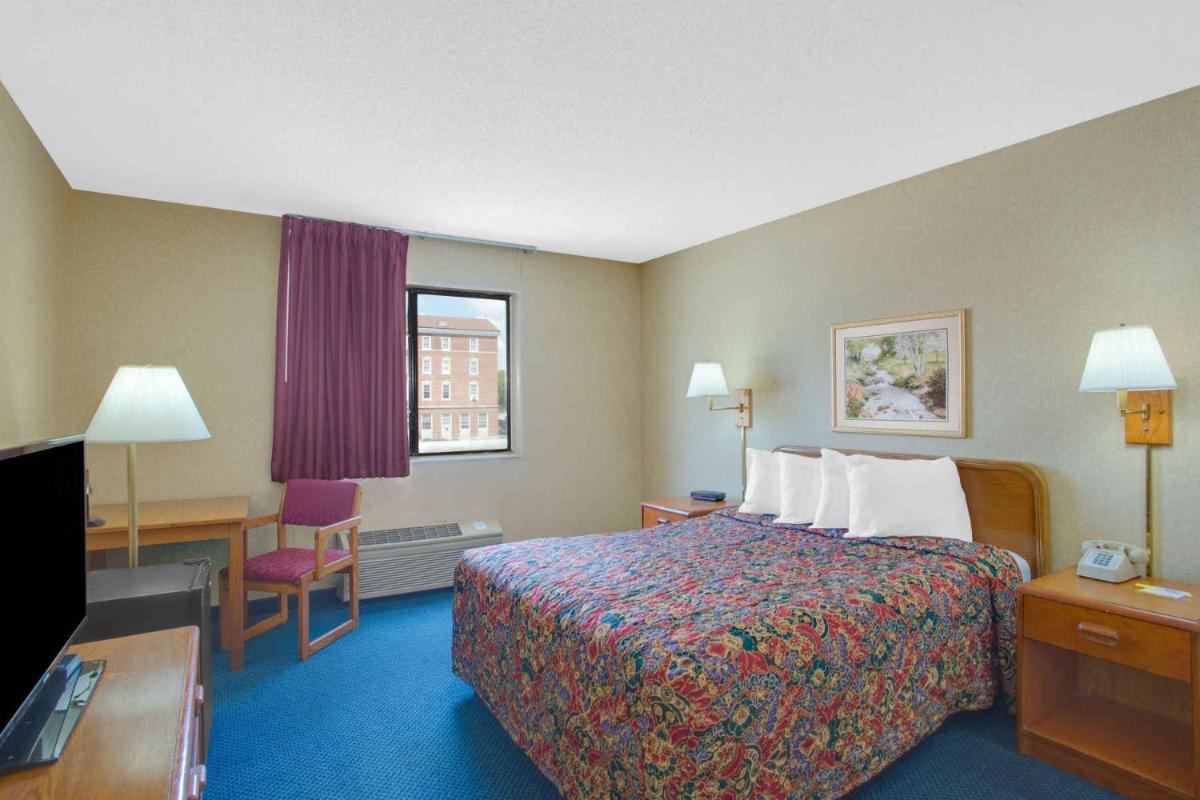 Days Inn by Wyndham Auburn/Finger Lakes Region photo 12