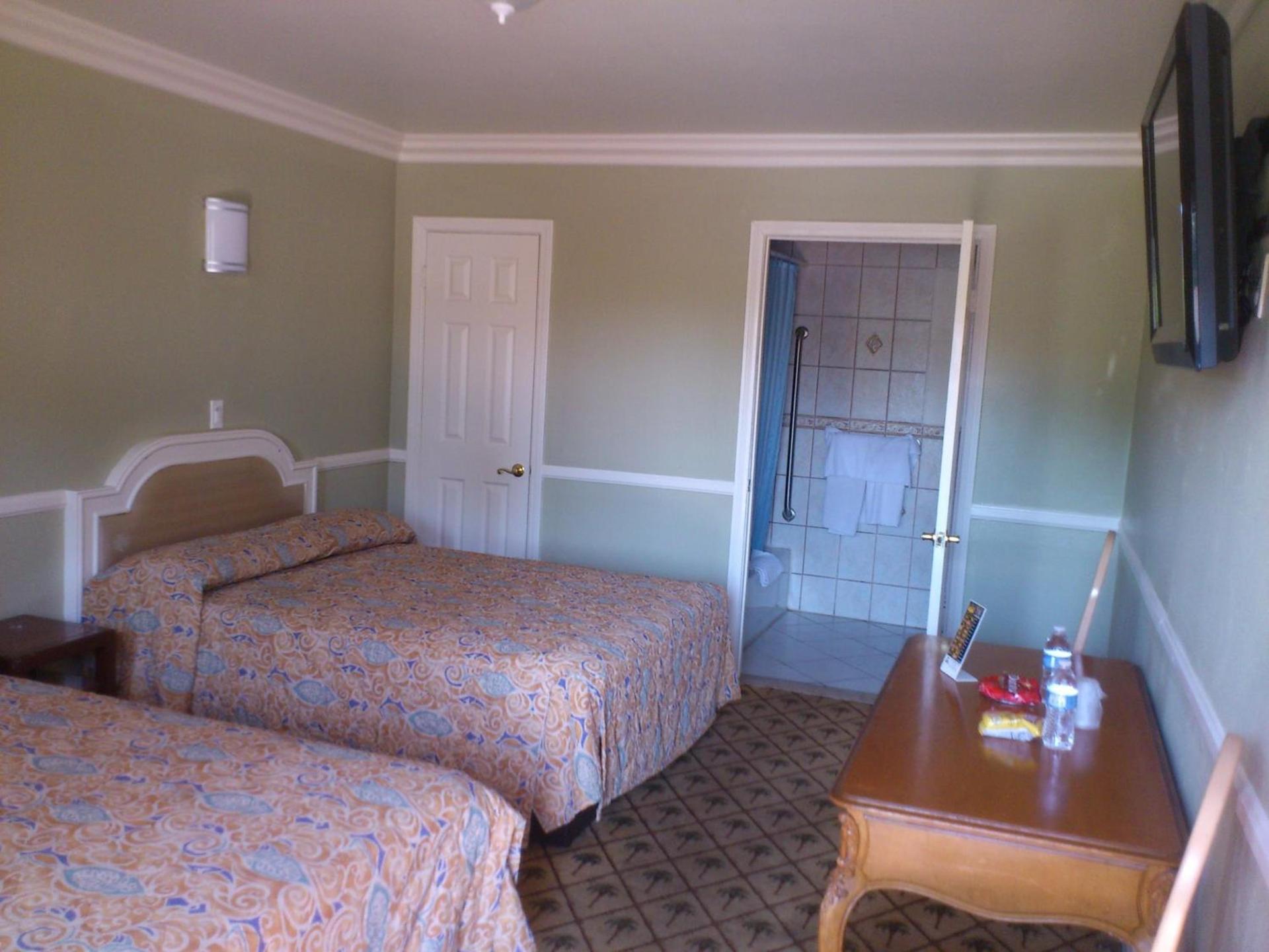 Santa Ana Travel Inn photo 15
