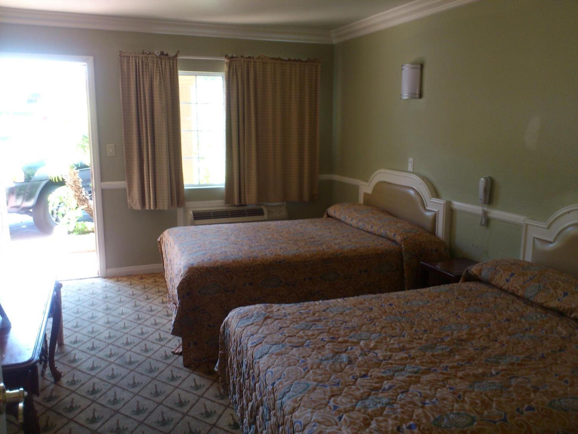 Santa Ana Travel Inn photo 16