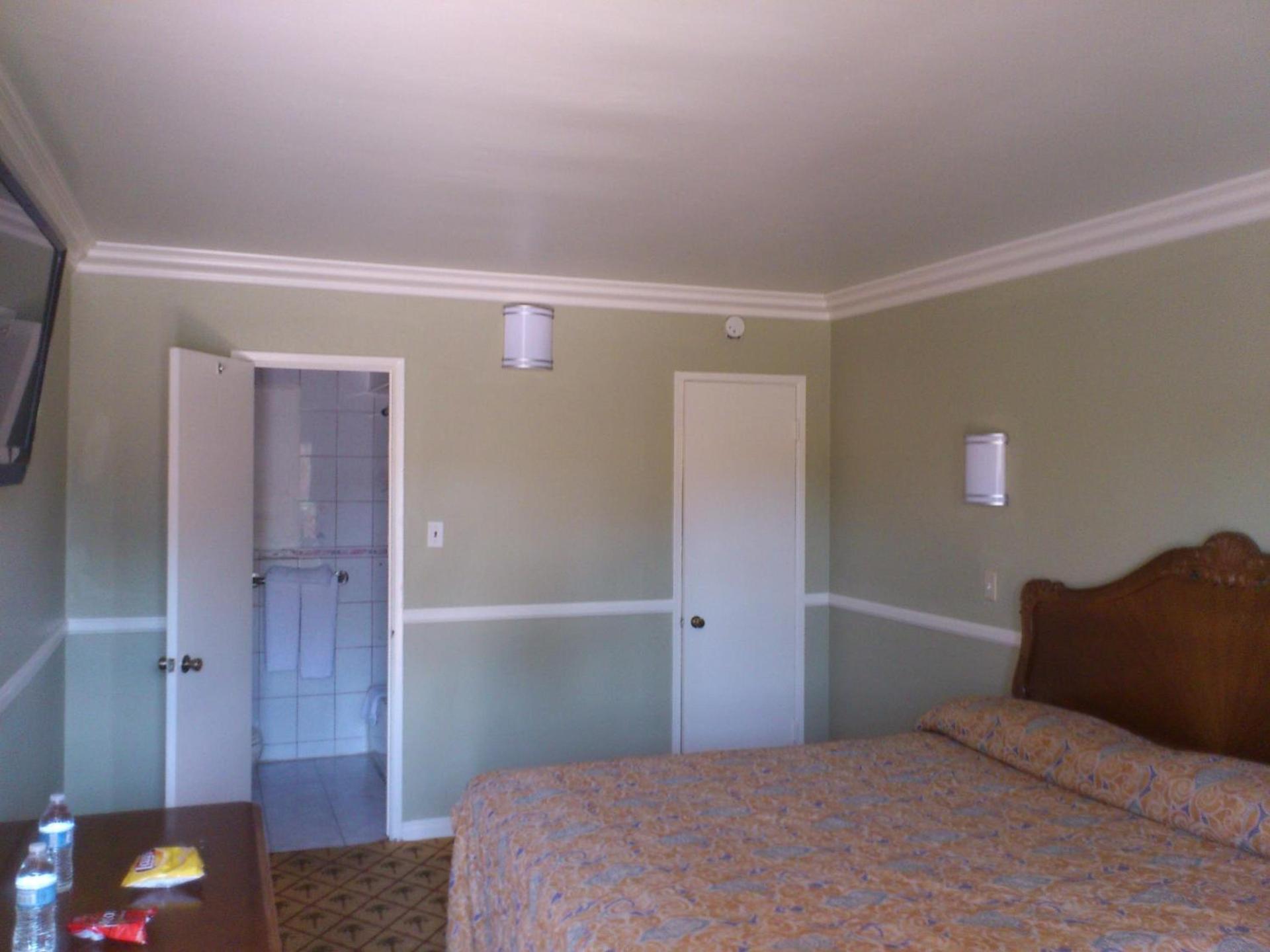 Santa Ana Travel Inn photo 18