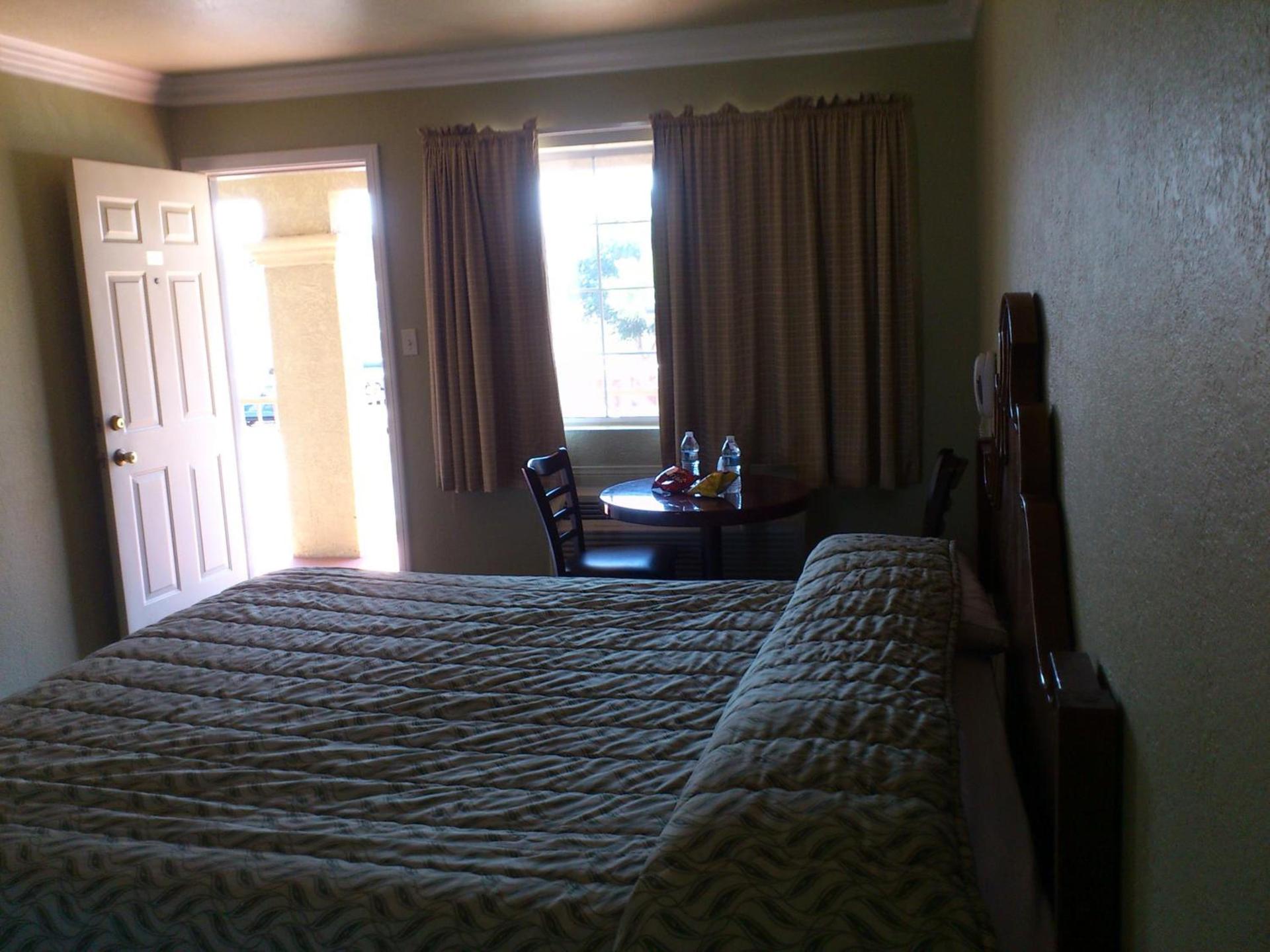 Santa Ana Travel Inn photo 21