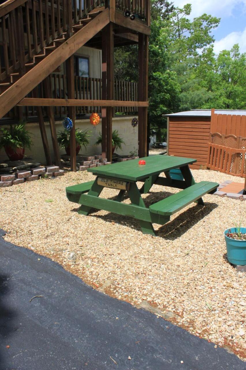 Shady Acre Inn and Suites photo 19