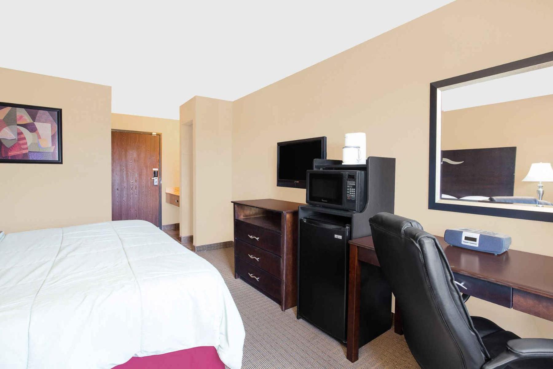 Super 8 by Wyndham Sheboygan WI photo 19