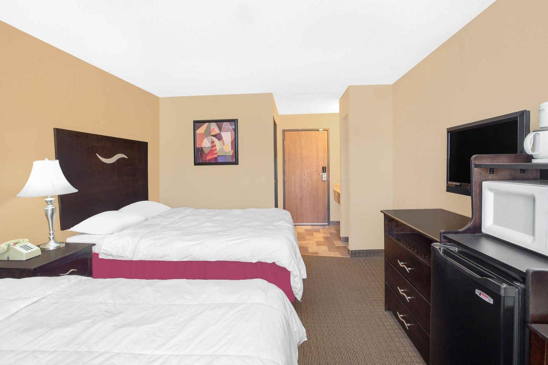 Super 8 by Wyndham Sheboygan WI photo 21