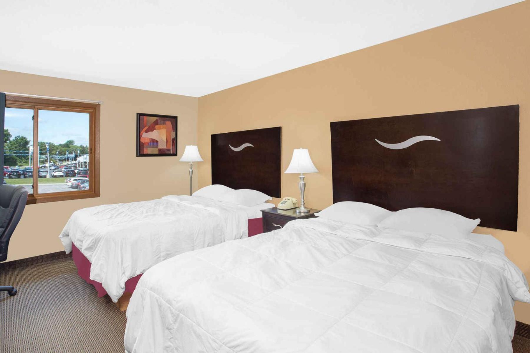 Super 8 by Wyndham Sheboygan WI photo 22