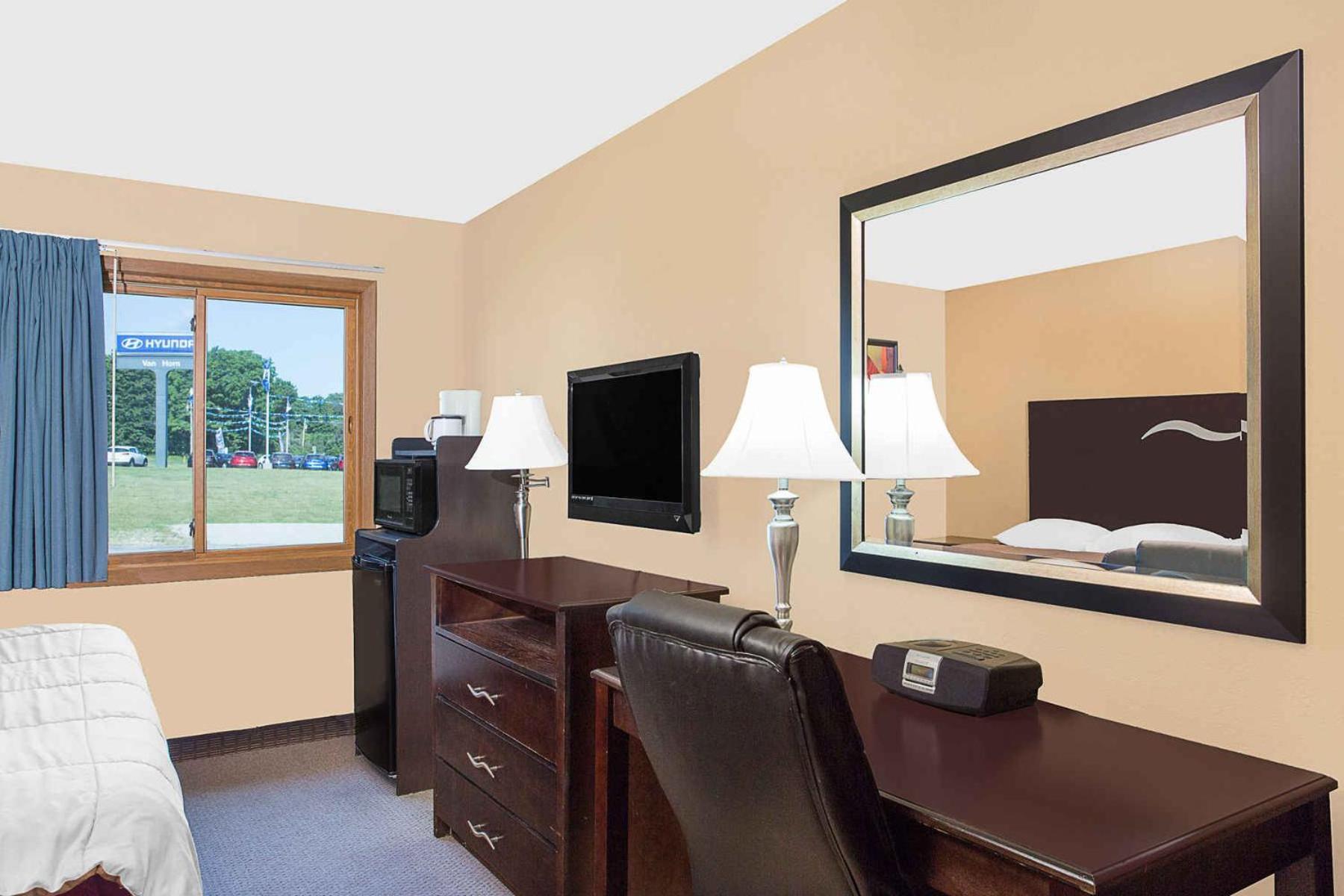 Super 8 by Wyndham Sheboygan WI photo 23
