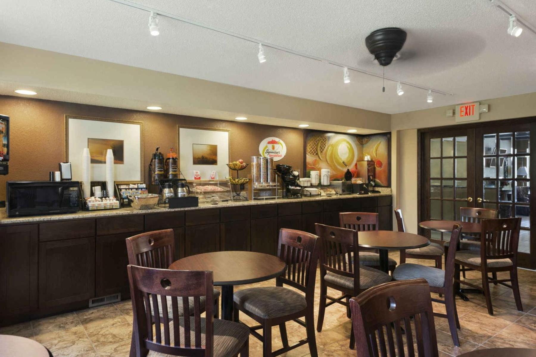 Fairview Inn & Suites Whitewater photo 15