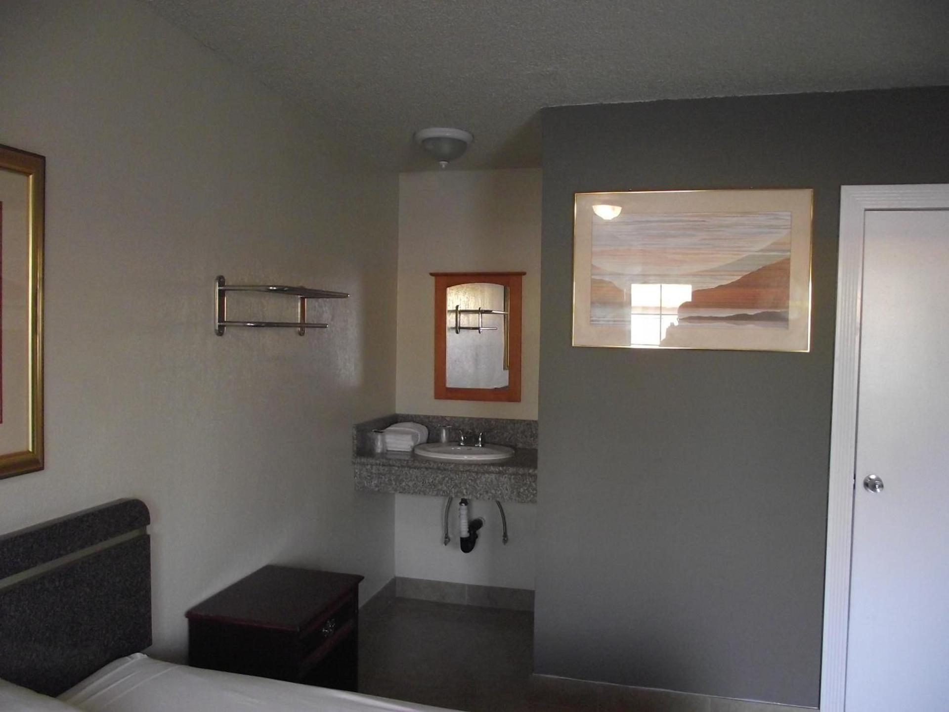 Sand Piper Motel - Los Angeles photo 18