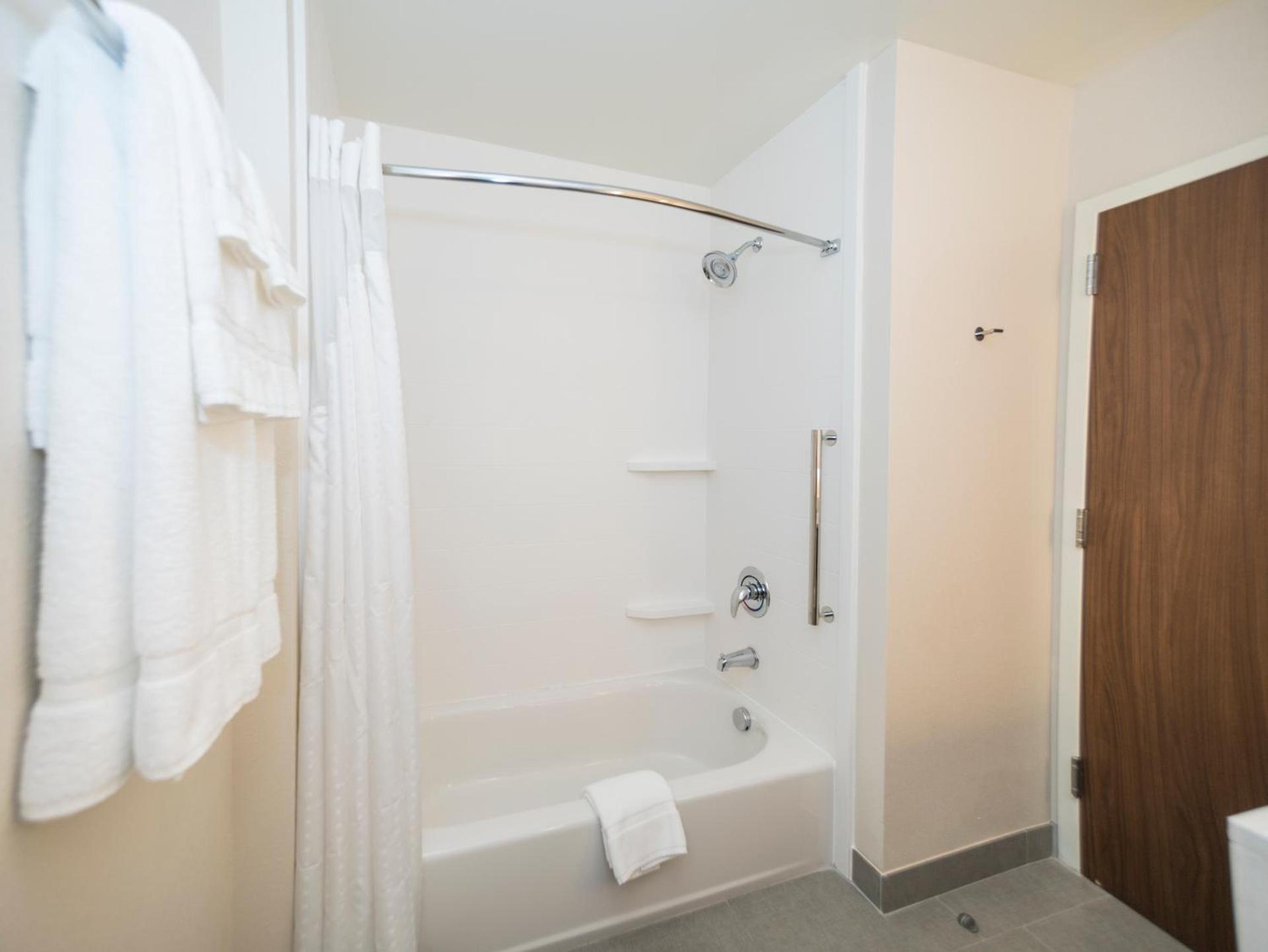 Holiday Inn Express & Suites - Southaven Central - Memphis by IHG photo 5