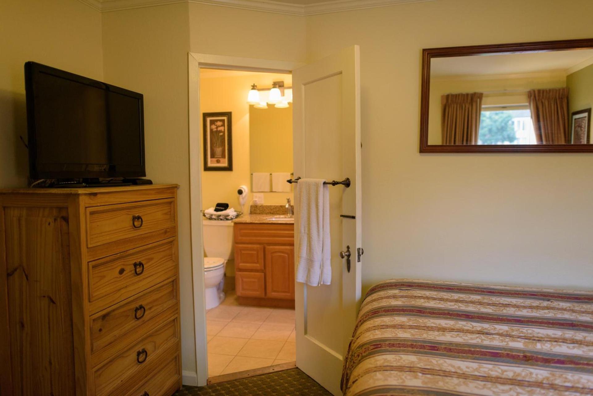 Marina Motel photo 97