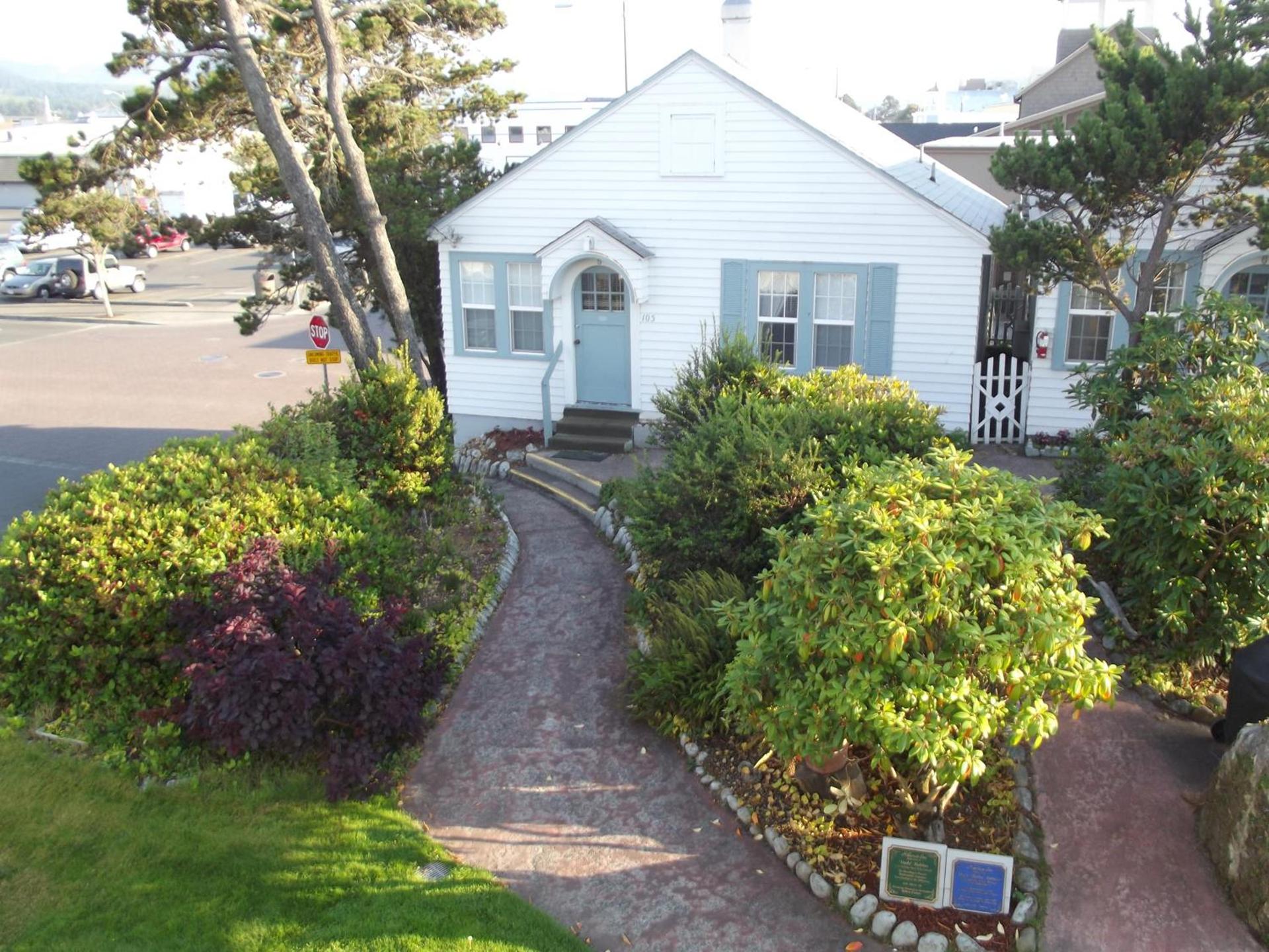 Hillcrest Inn photo 34