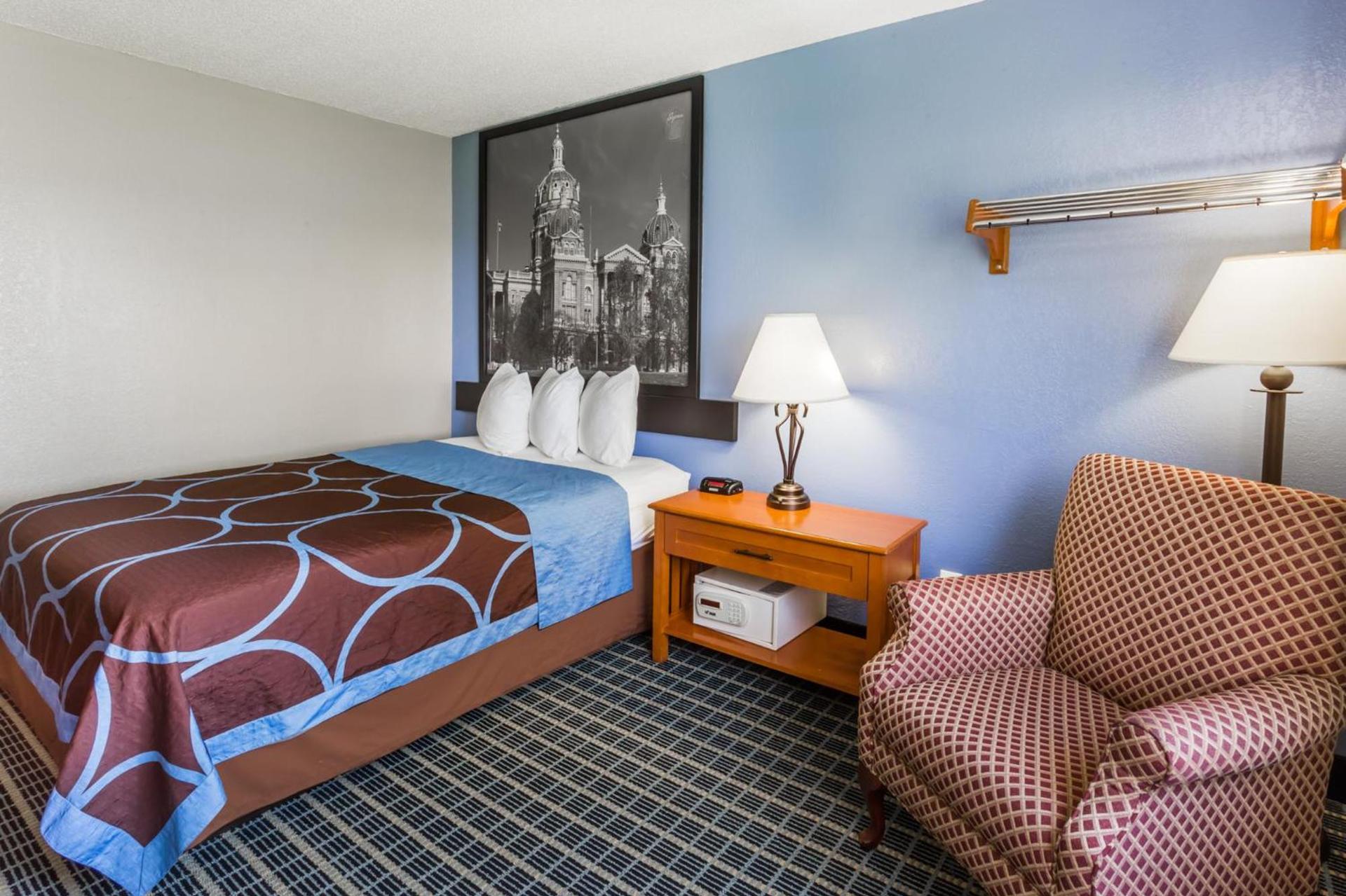 Super 8 by Wyndham Iowa City/Coralville photo 32