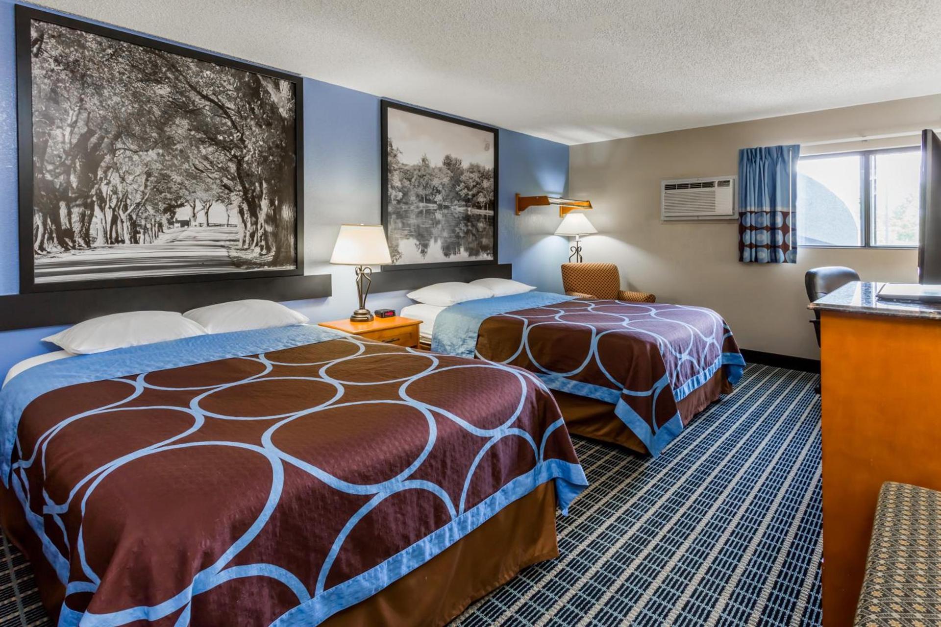 Super 8 by Wyndham Iowa City/Coralville photo 26