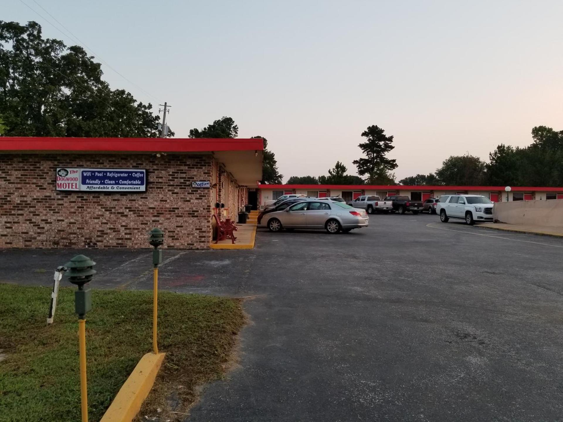 Dogwood Motel photo 13