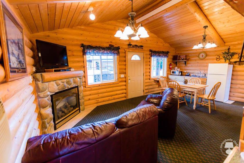 Cabin Creek Inn photo 20