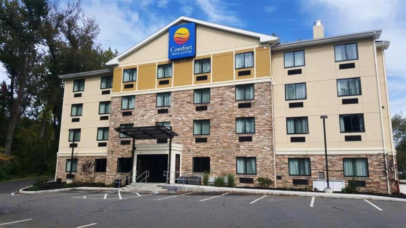 Comfort Inn & Suites Brattleboro I-91 — hotel in Brattleboro