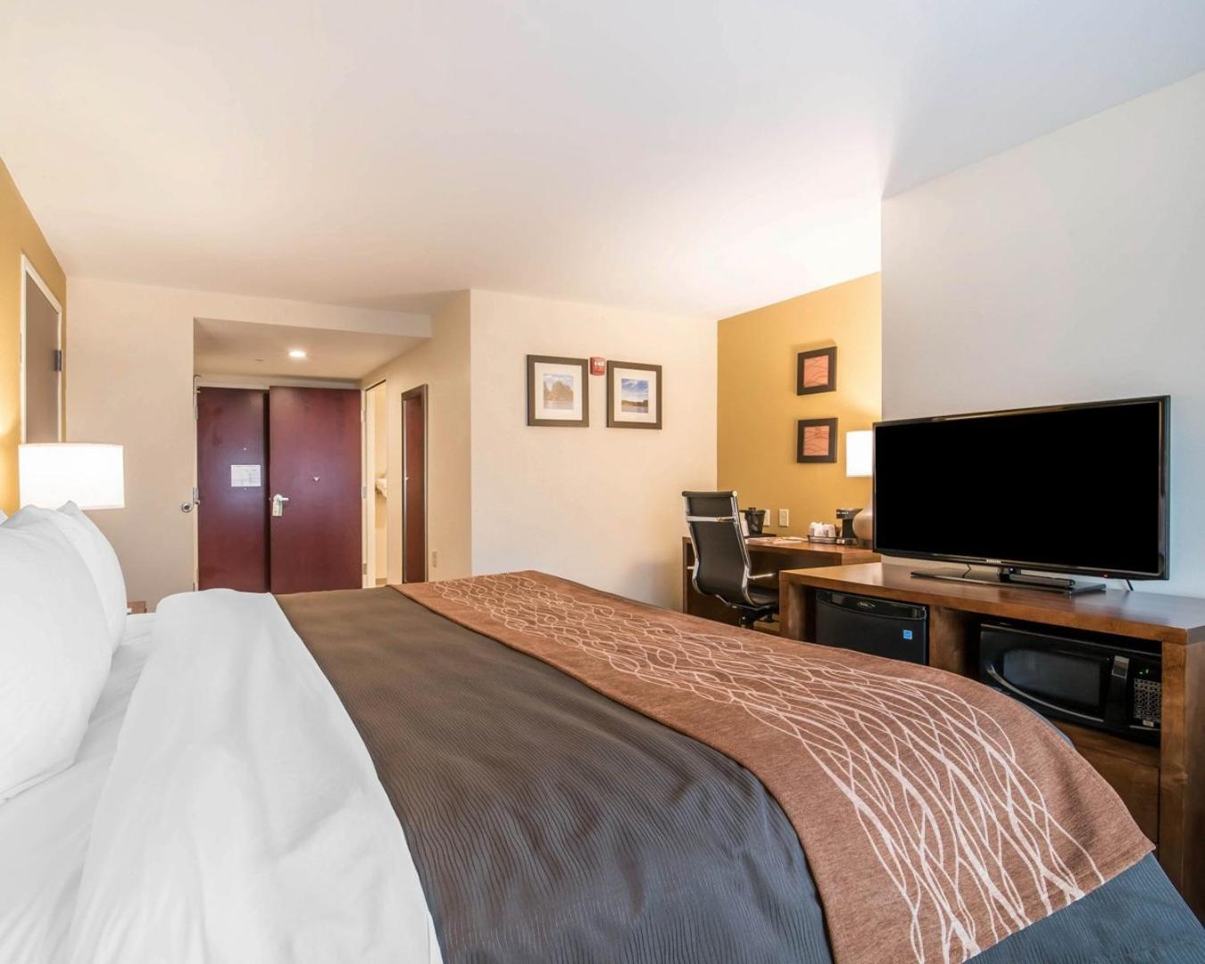 Comfort Inn & Suites Brattleboro I-91 photo 26