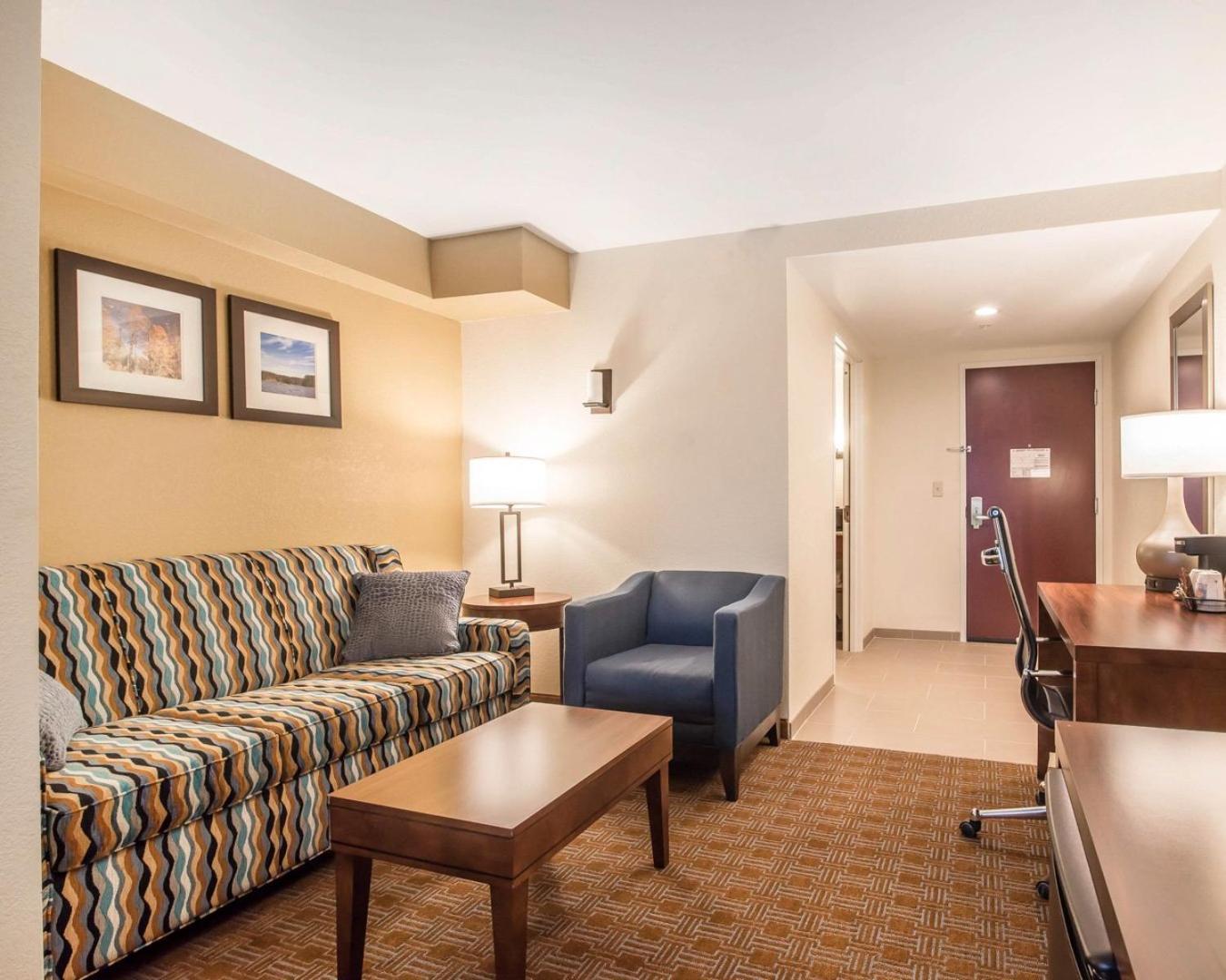 Comfort Inn & Suites Brattleboro I-91 photo 4