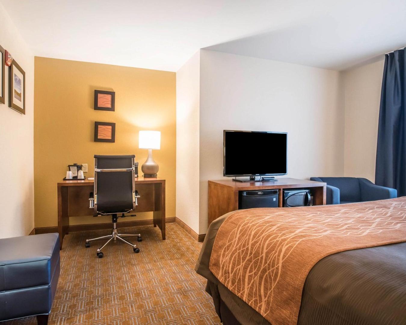 Comfort Inn & Suites Brattleboro I-91 photo 12