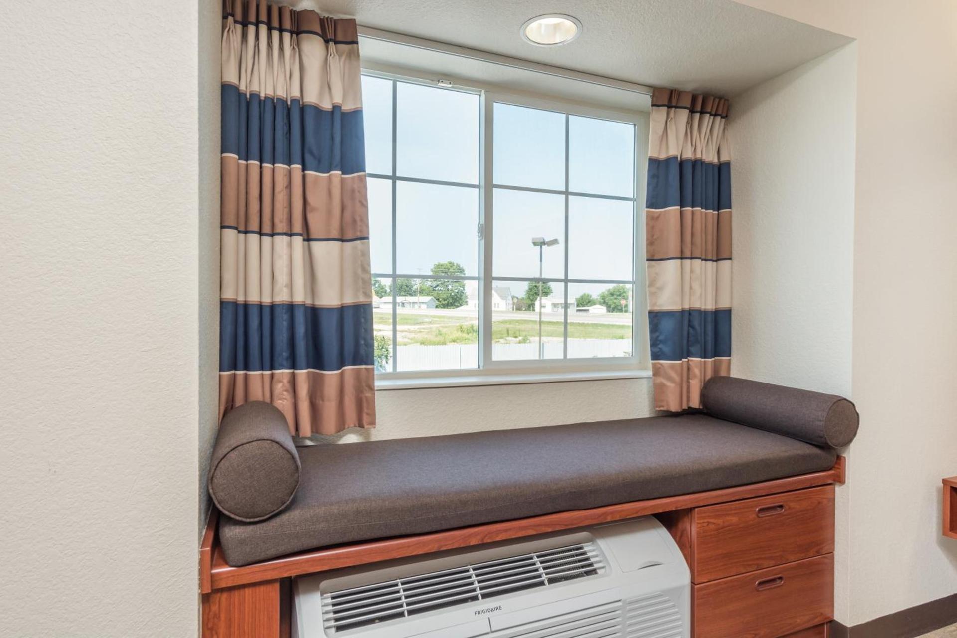 Microtel Inn & Suites by Wyndham Sainte Genevieve photo 11
