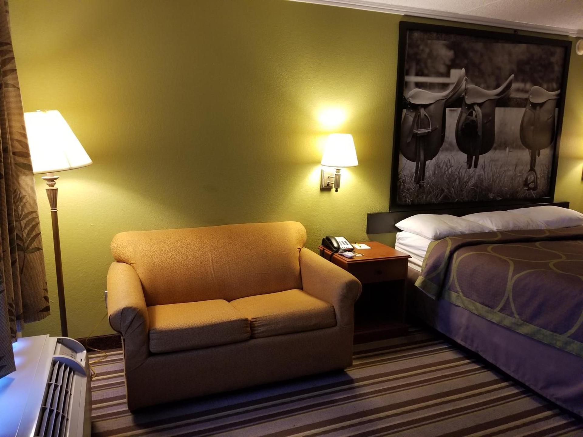 Super 8 by Wyndham Longview/North photo 37