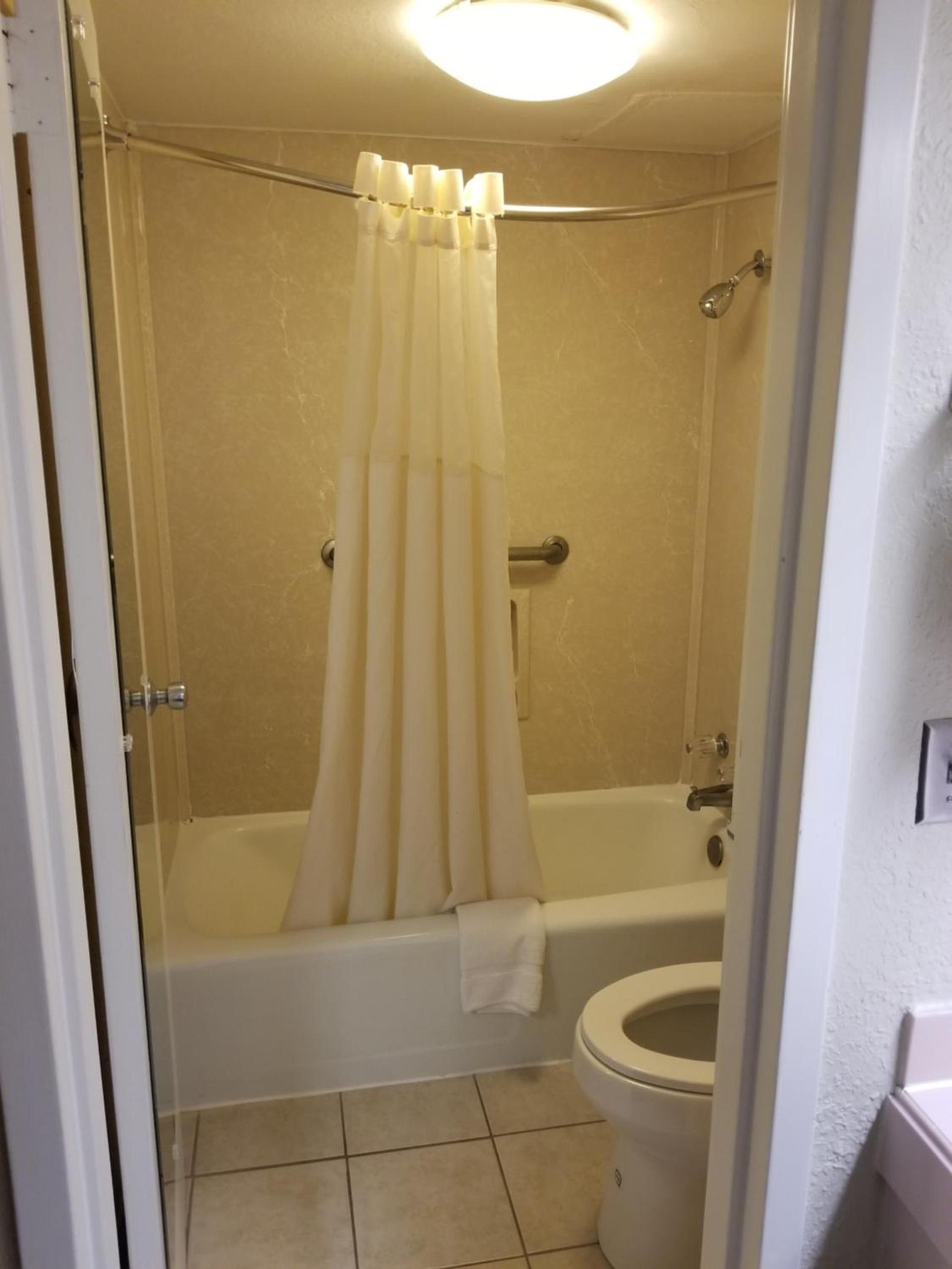 Super 8 by Wyndham Longview/North photo 35