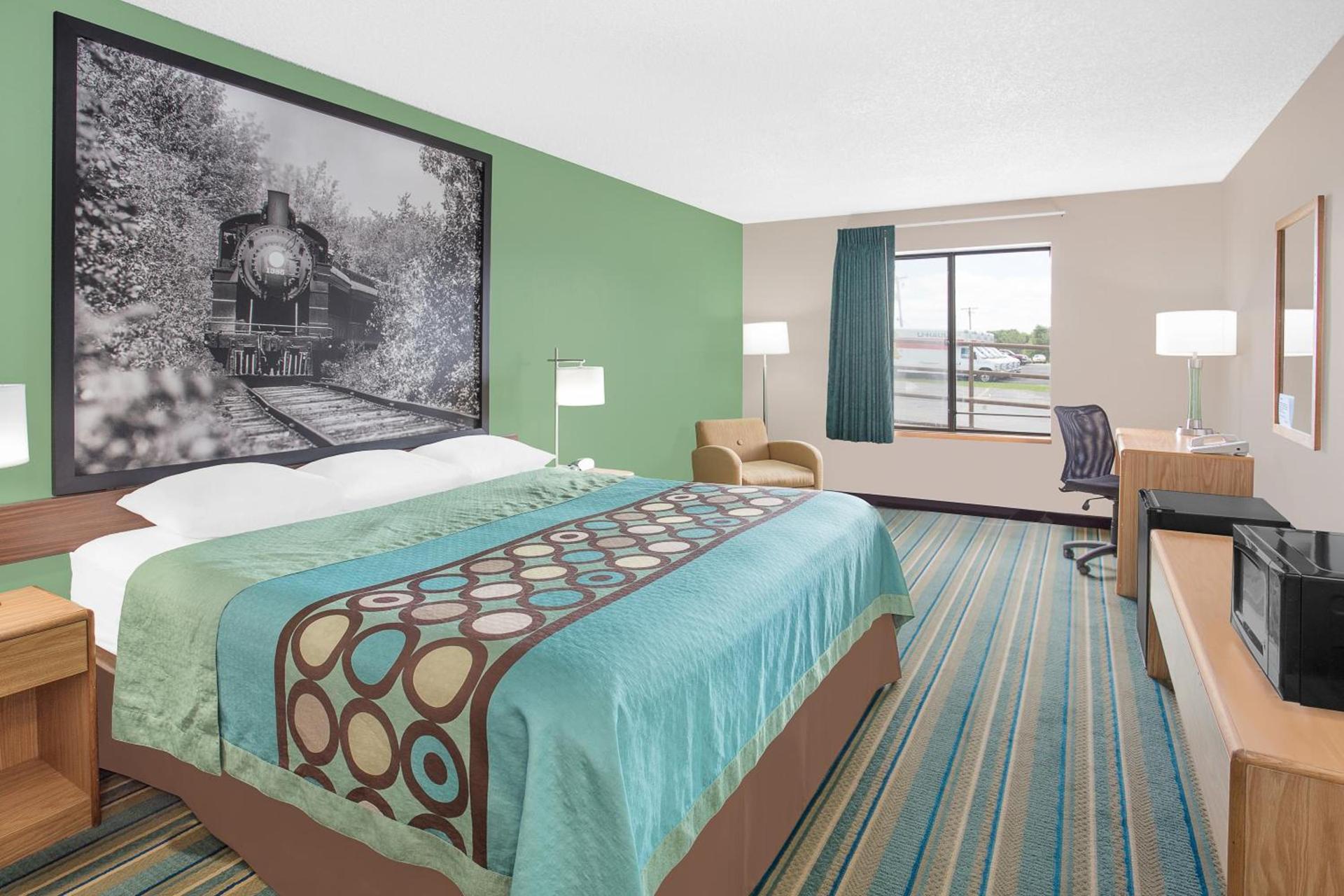 Super 8 by Wyndham Beaver Dam photo 22