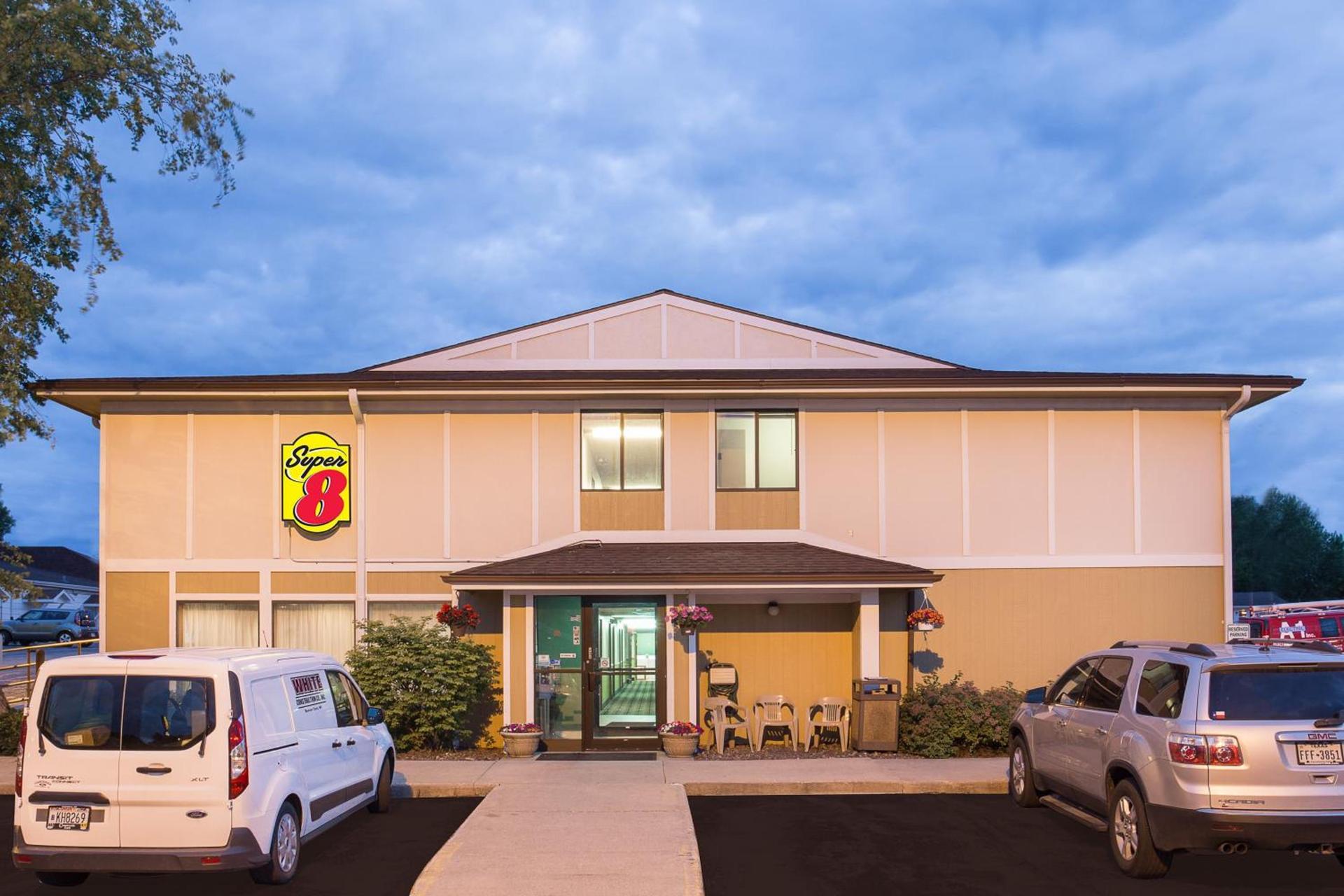 Super 8 by Wyndham Beaver Dam photo 24