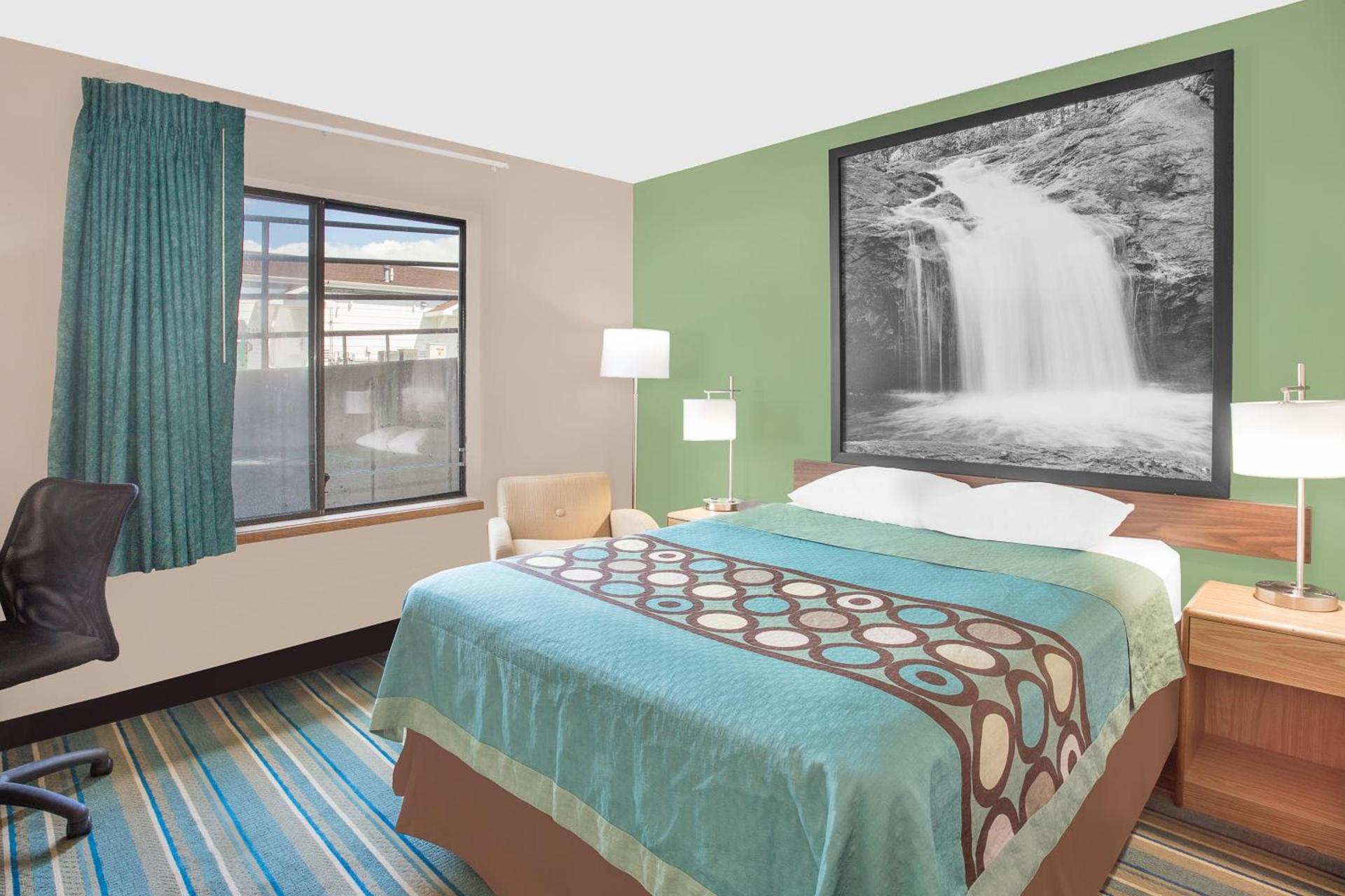 Super 8 by Wyndham Beaver Dam photo 29