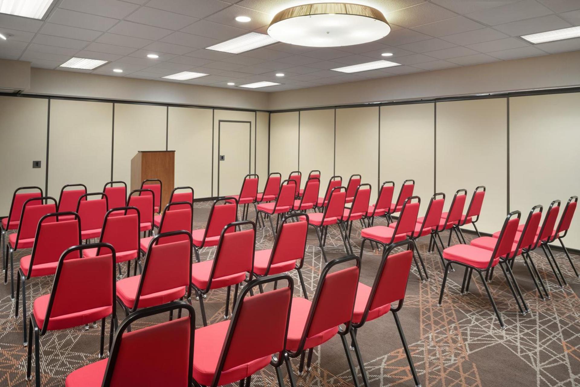 Ramada by Wyndham Beaver Falls photo 9