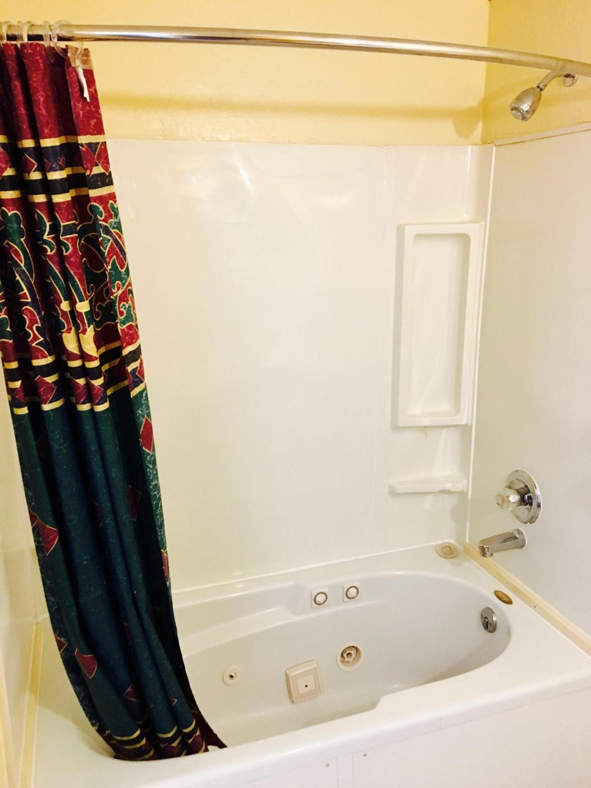 Relax Inn Lawton photo 10