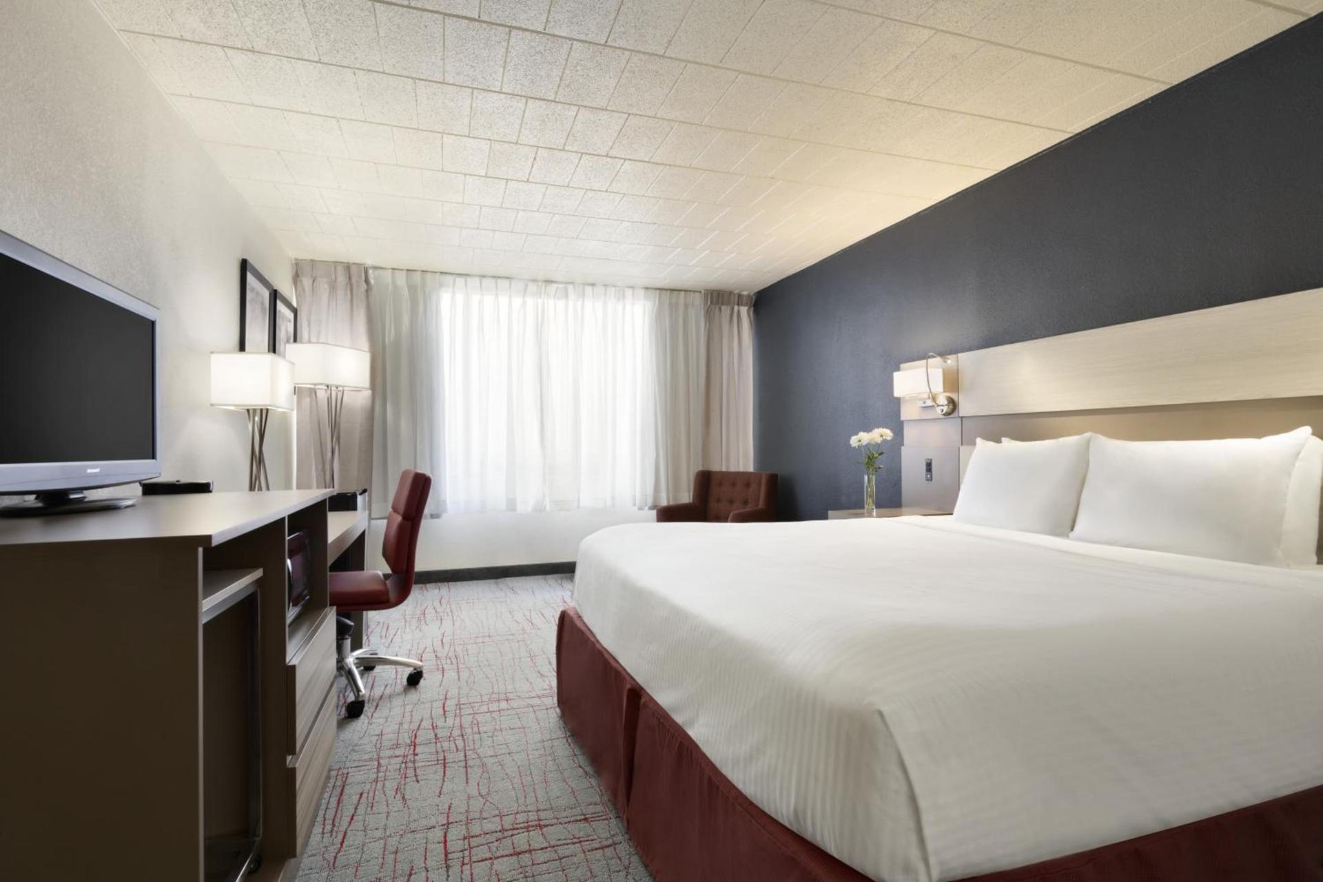 Ramada by Wyndham Beaver Falls photo 29