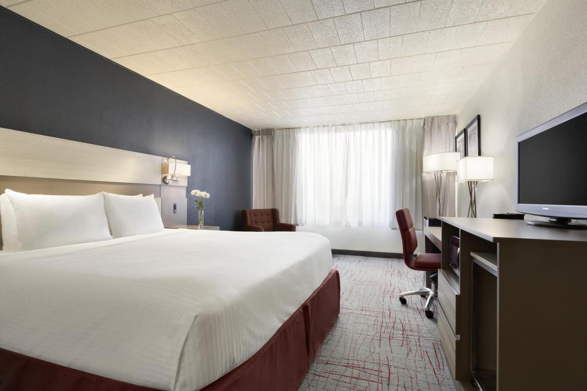 Ramada by Wyndham Beaver Falls photo 31