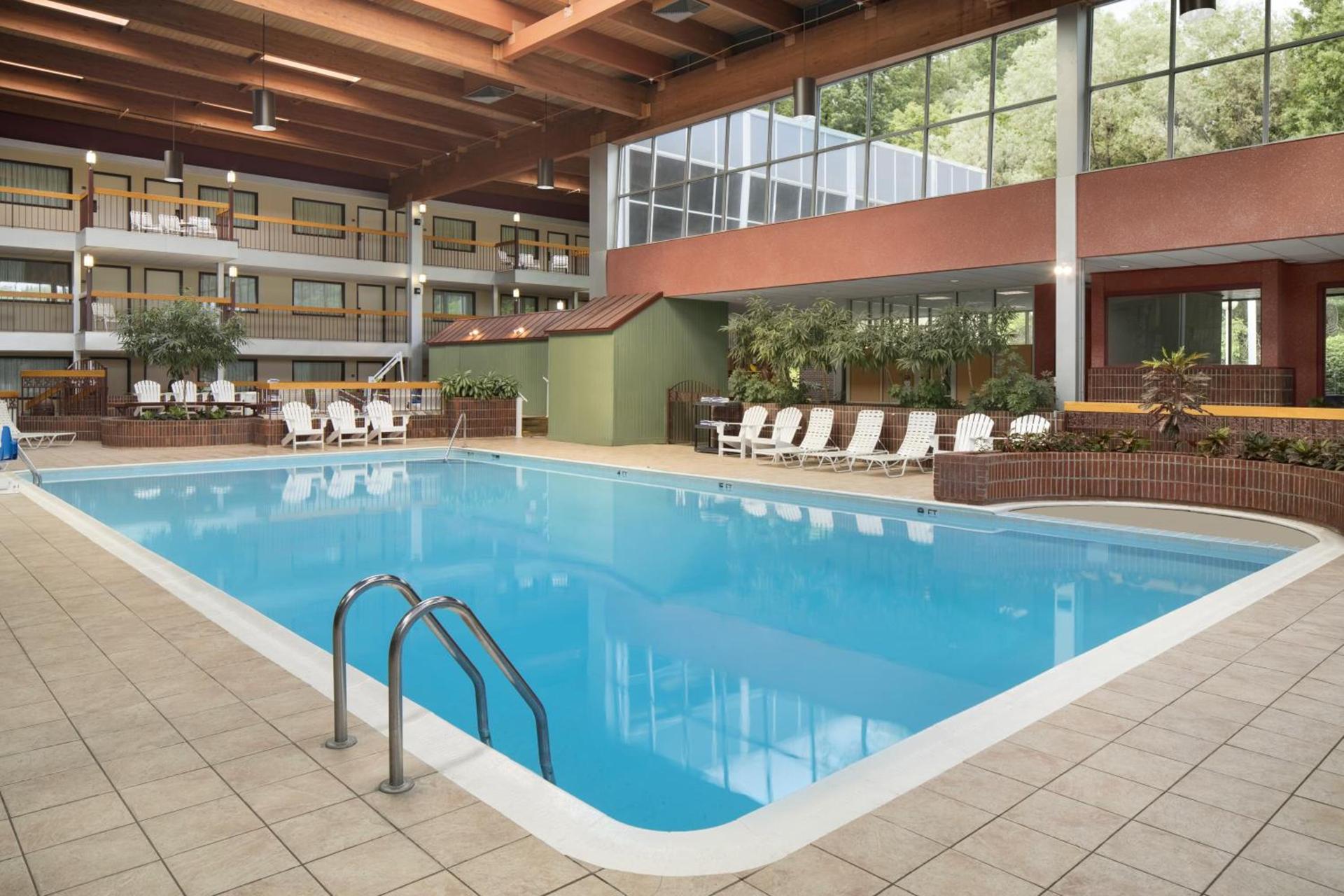 Ramada by Wyndham Beaver Falls photo 2