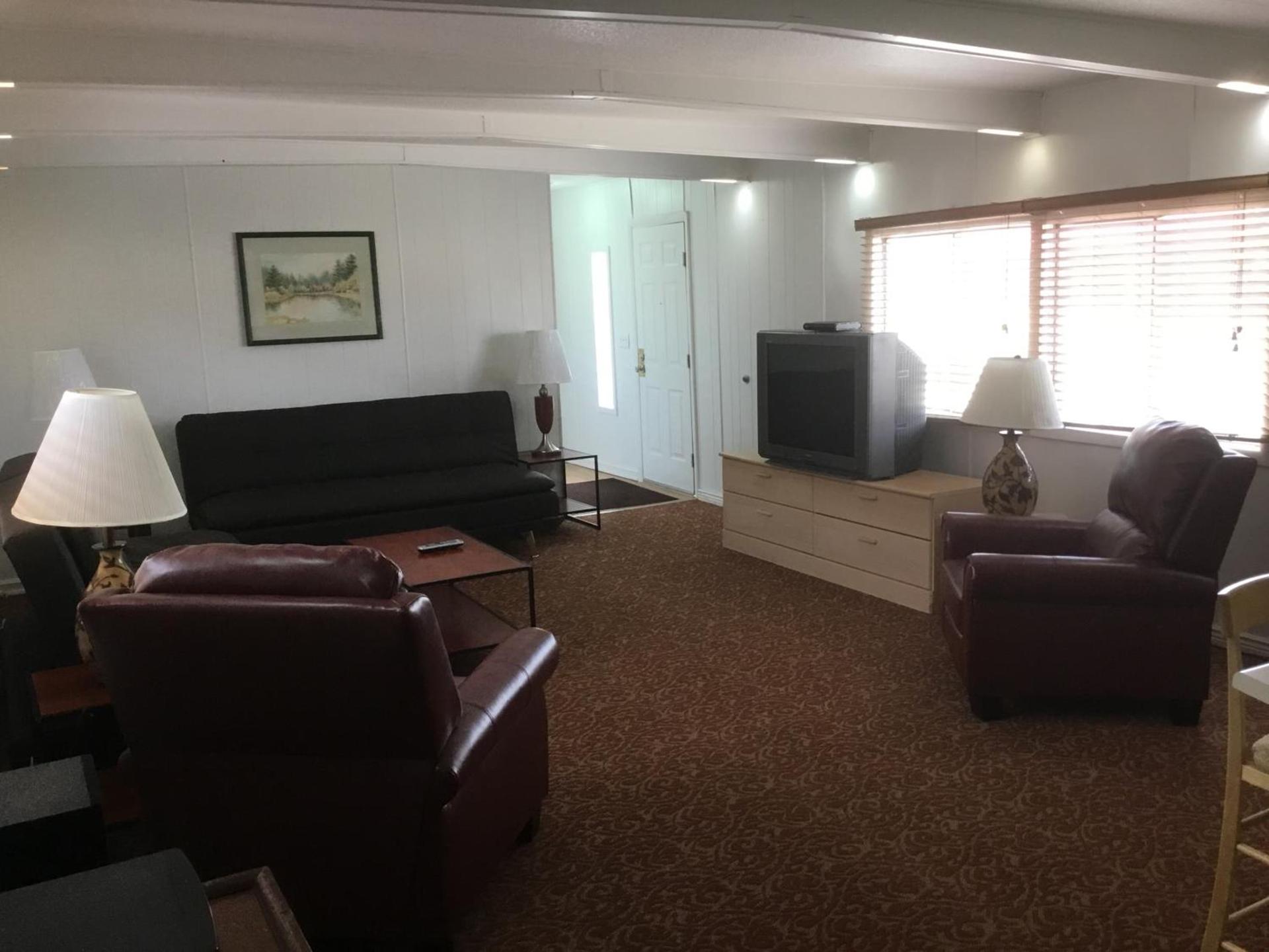 Ski's Western Motel photo 2