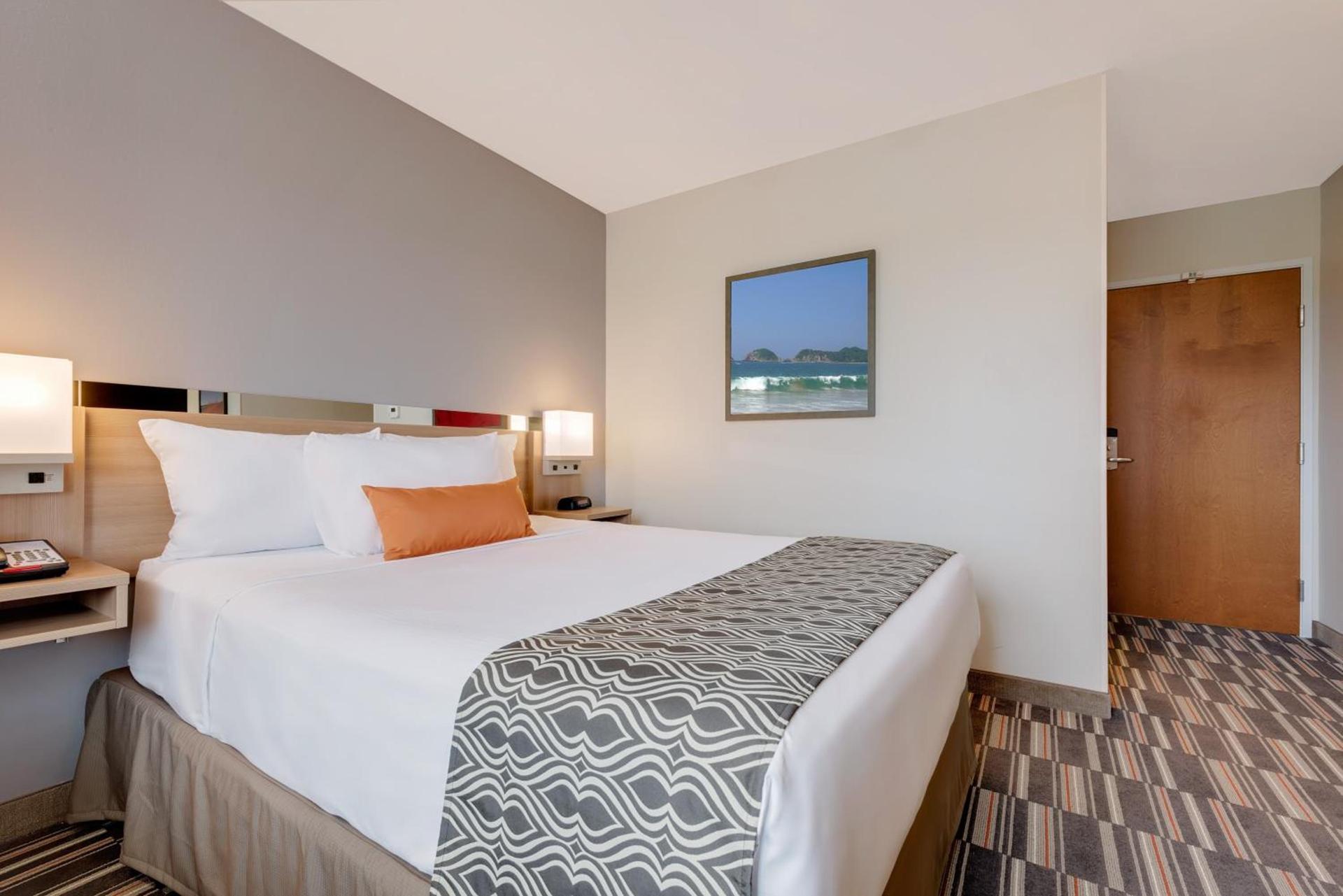 Microtel Inn & Suites by Wyndham Clarion photo 23