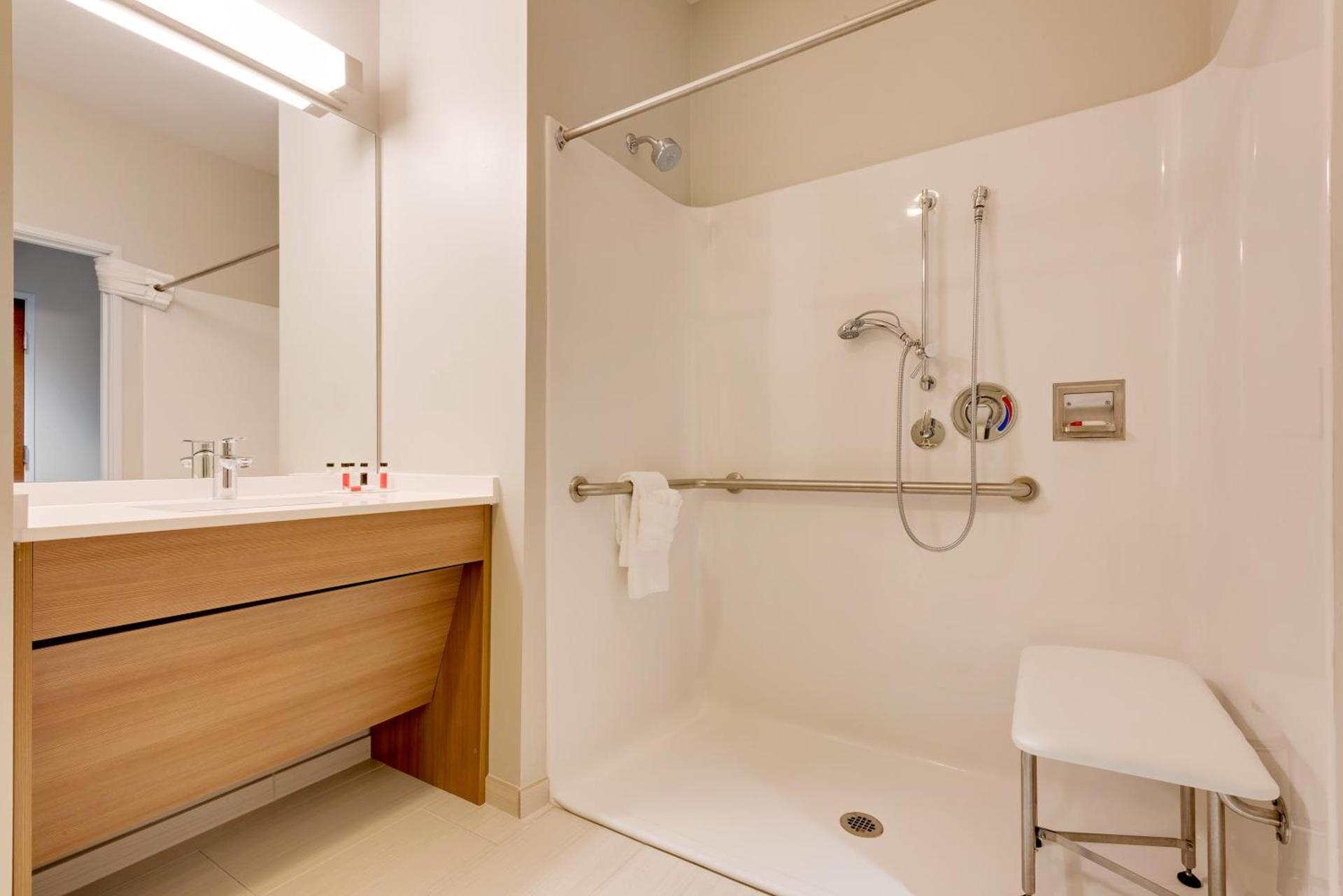 Microtel Inn & Suites by Wyndham Clarion photo 20