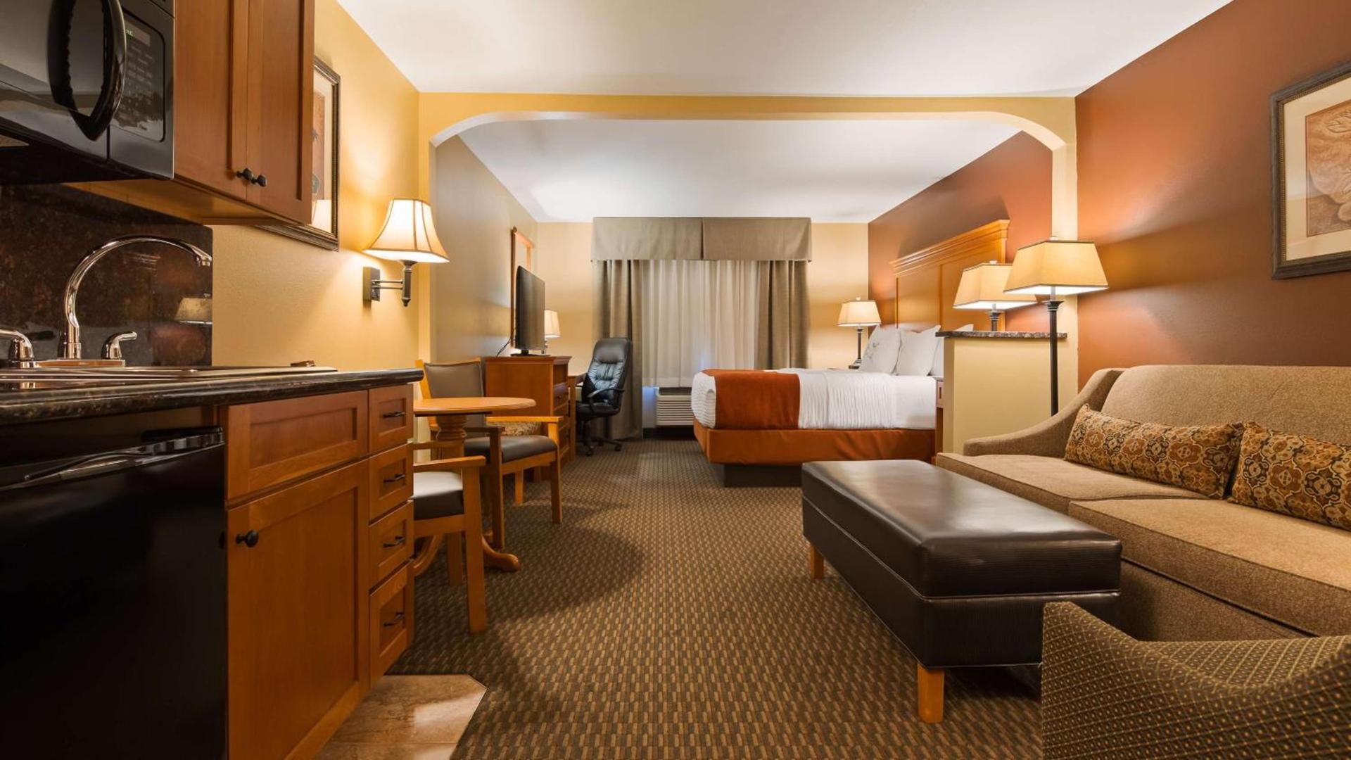 Best Western Plus Deer Park Hotel and Suites photo 14