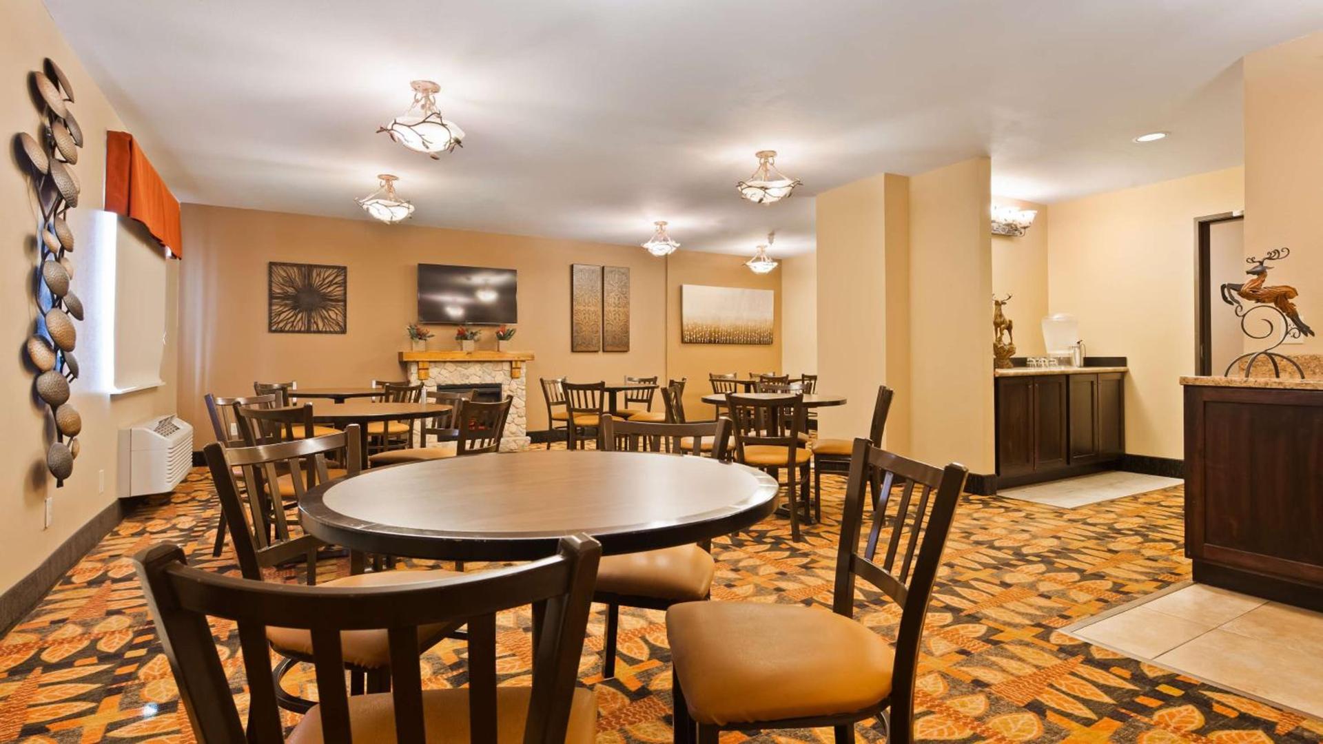 Best Western Plus Deer Park Hotel and Suites photo 4