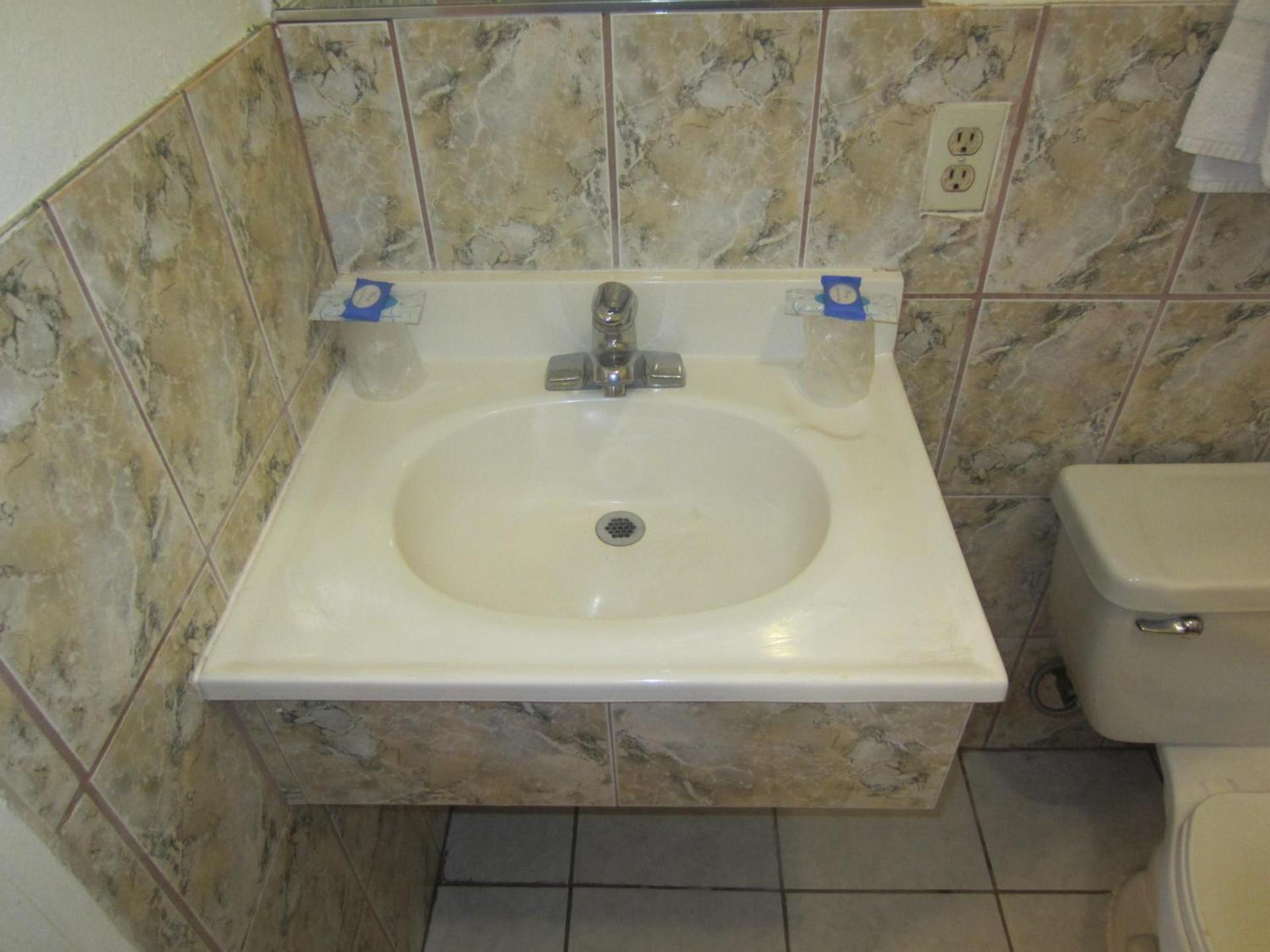 Travel Eagle Inn Motel photo 20