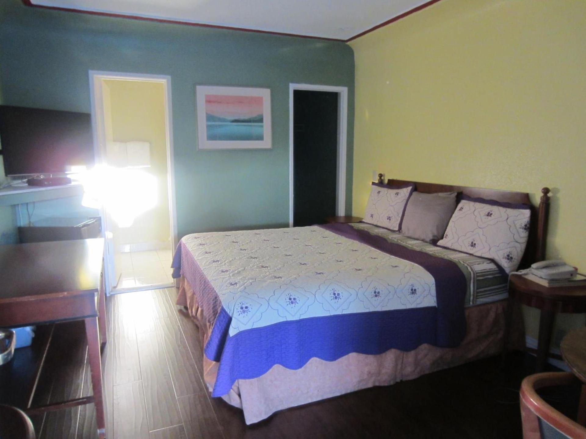 Travel Eagle Inn Motel photo 40