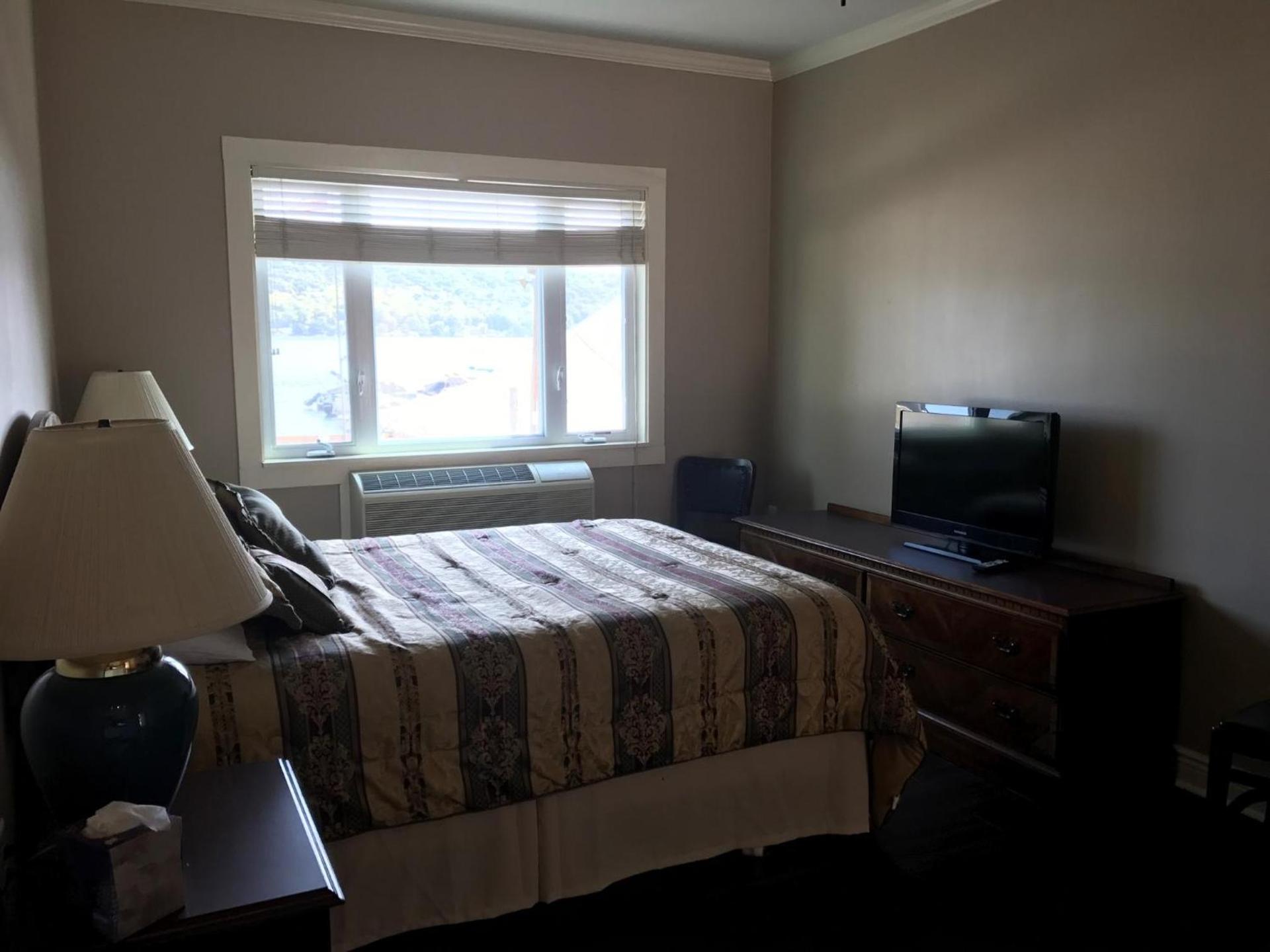 Beachcomber Inn photo 12