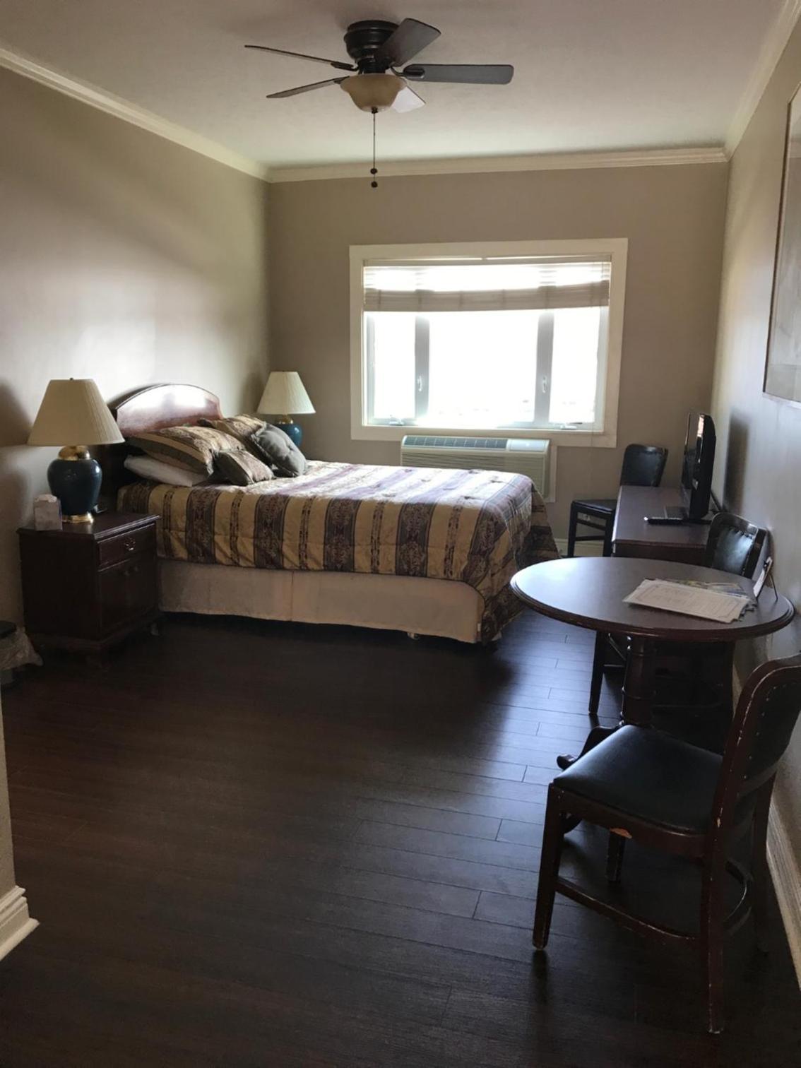 Beachcomber Inn photo 11
