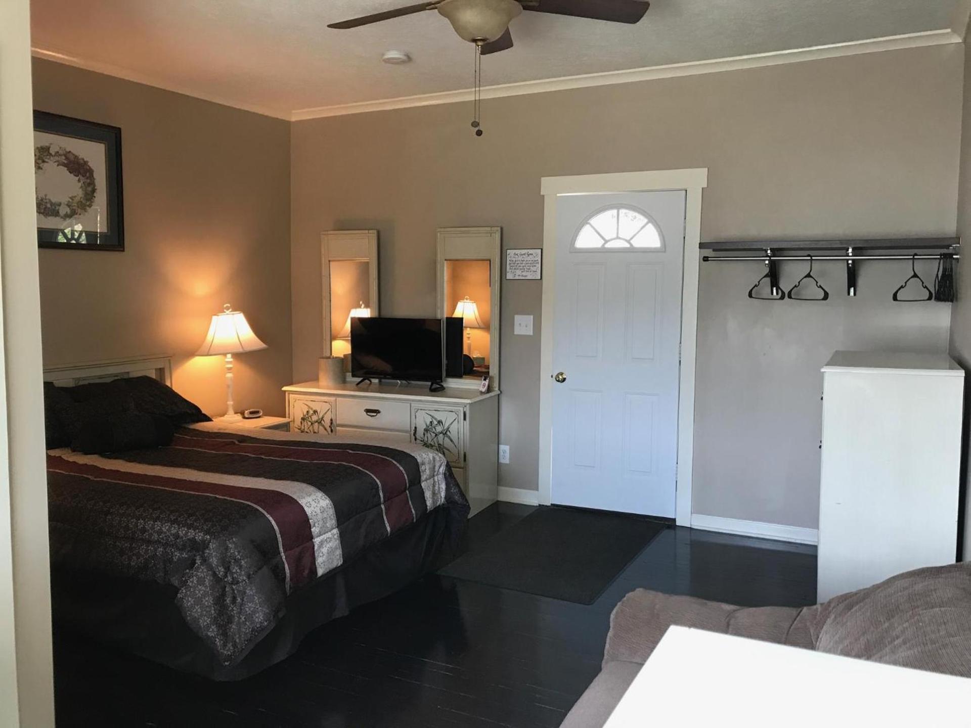 Beachcomber Inn photo 15