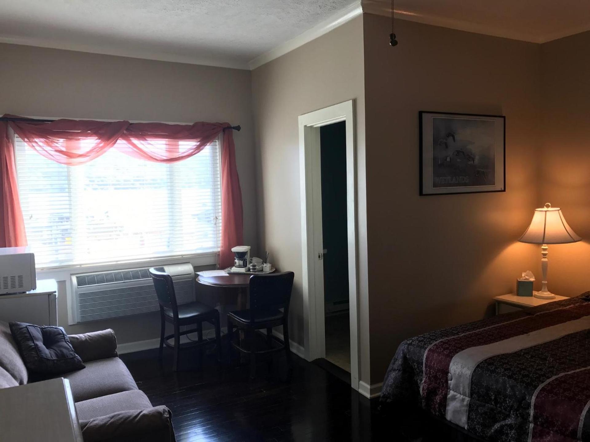 Beachcomber Inn photo 14