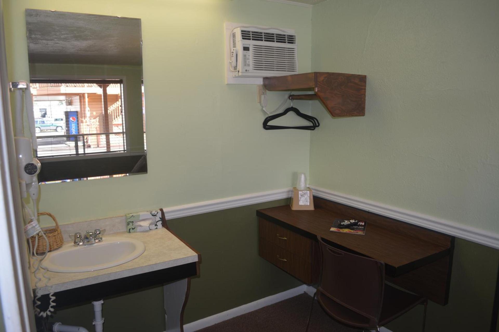 Country Motor Inn photo 55
