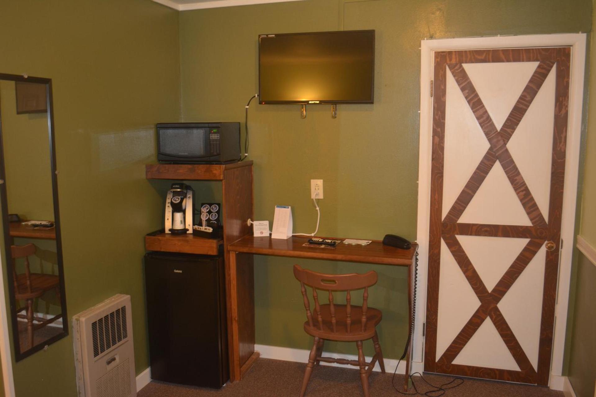 Country Motor Inn photo 56